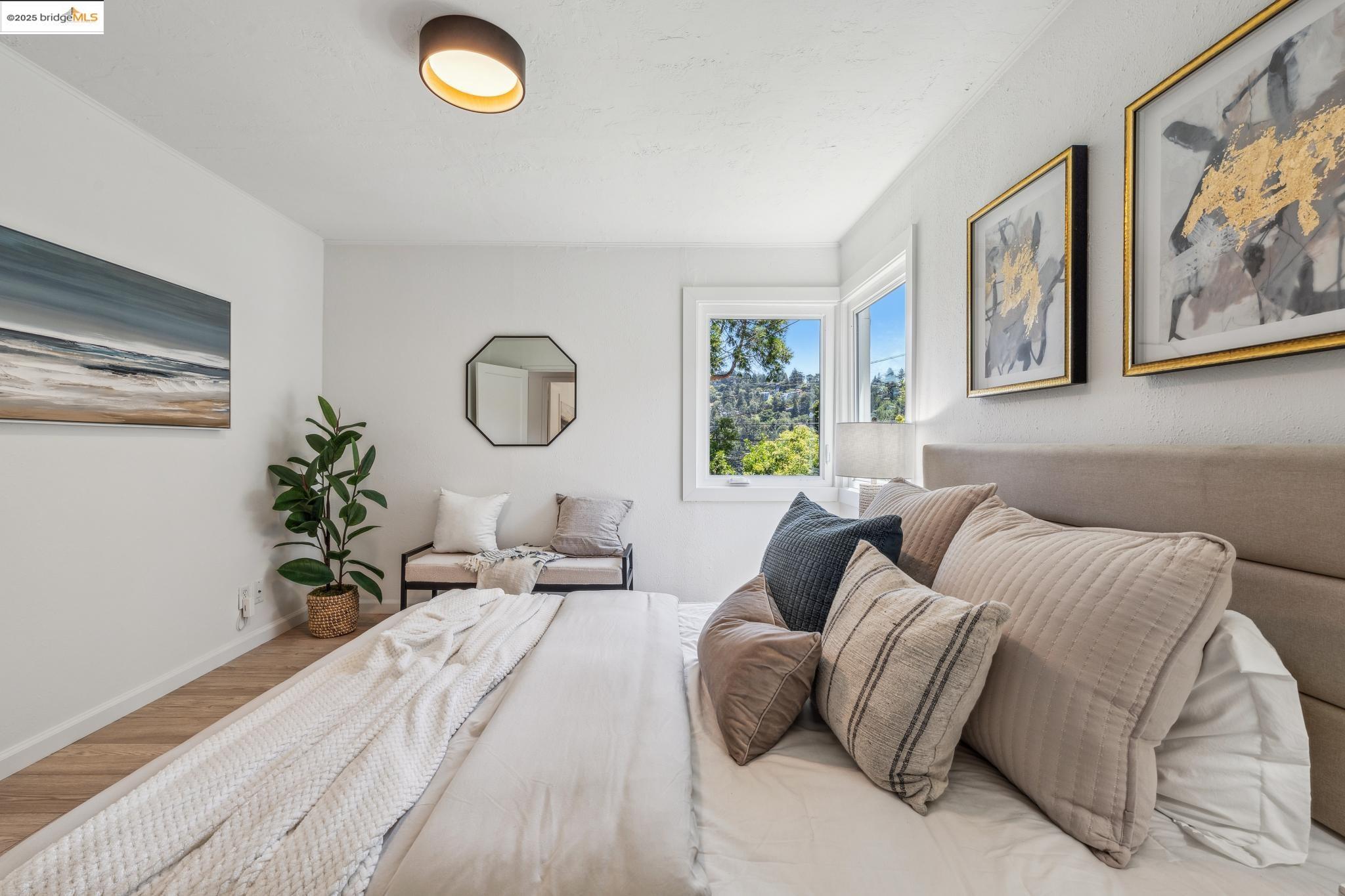 Detail Gallery Image 22 of 40 For 7069 Saroni Dr, Oakland,  CA 94611 - 2 Beds | 1 Baths