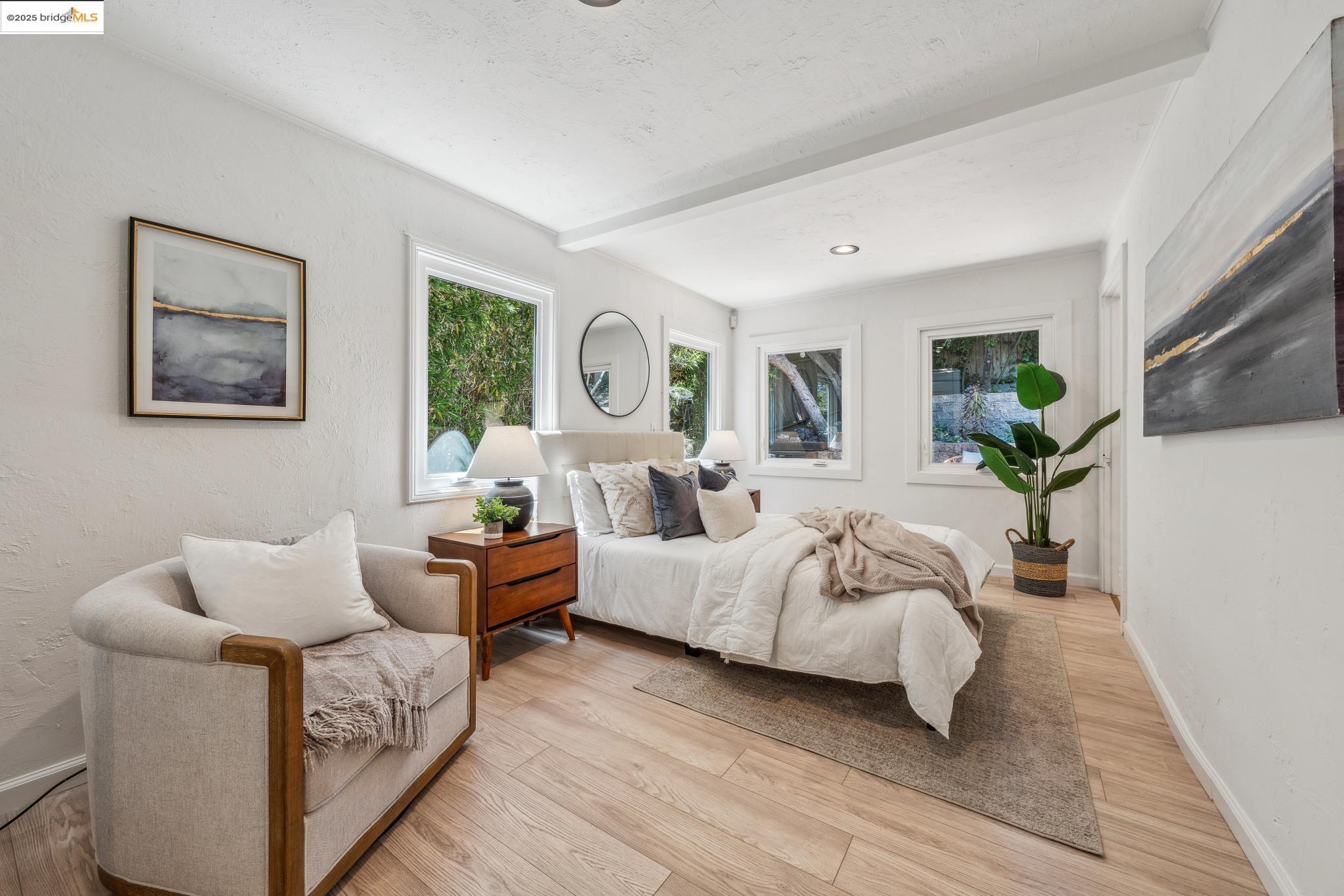 Detail Gallery Image 23 of 40 For 7069 Saroni Dr, Oakland,  CA 94611 - 2 Beds | 1 Baths