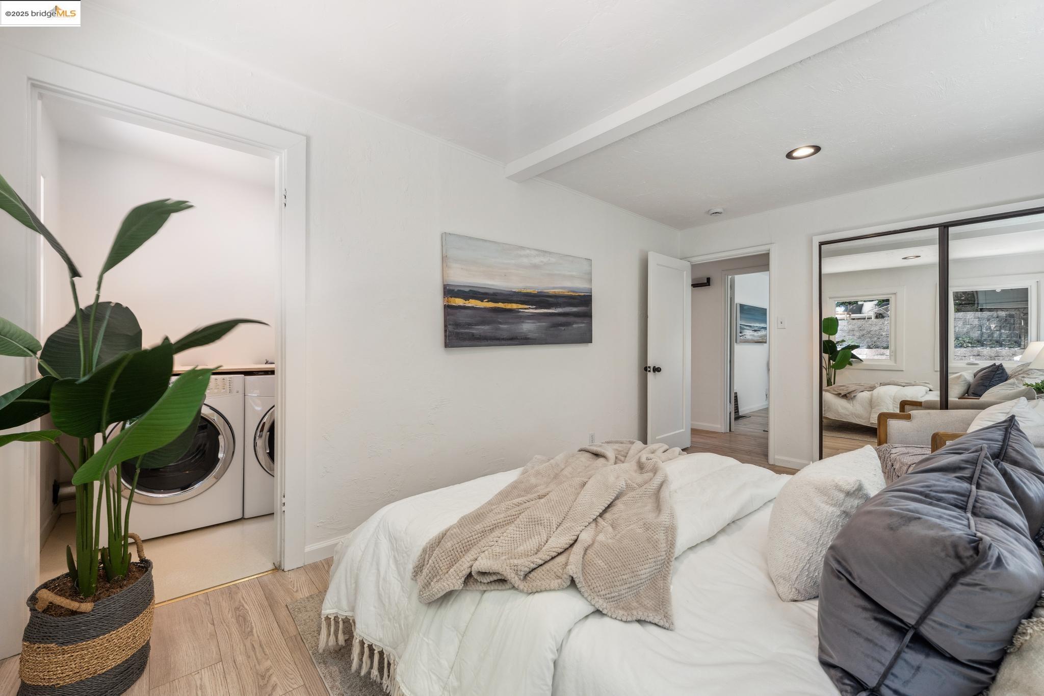 Detail Gallery Image 25 of 40 For 7069 Saroni Dr, Oakland,  CA 94611 - 2 Beds | 1 Baths