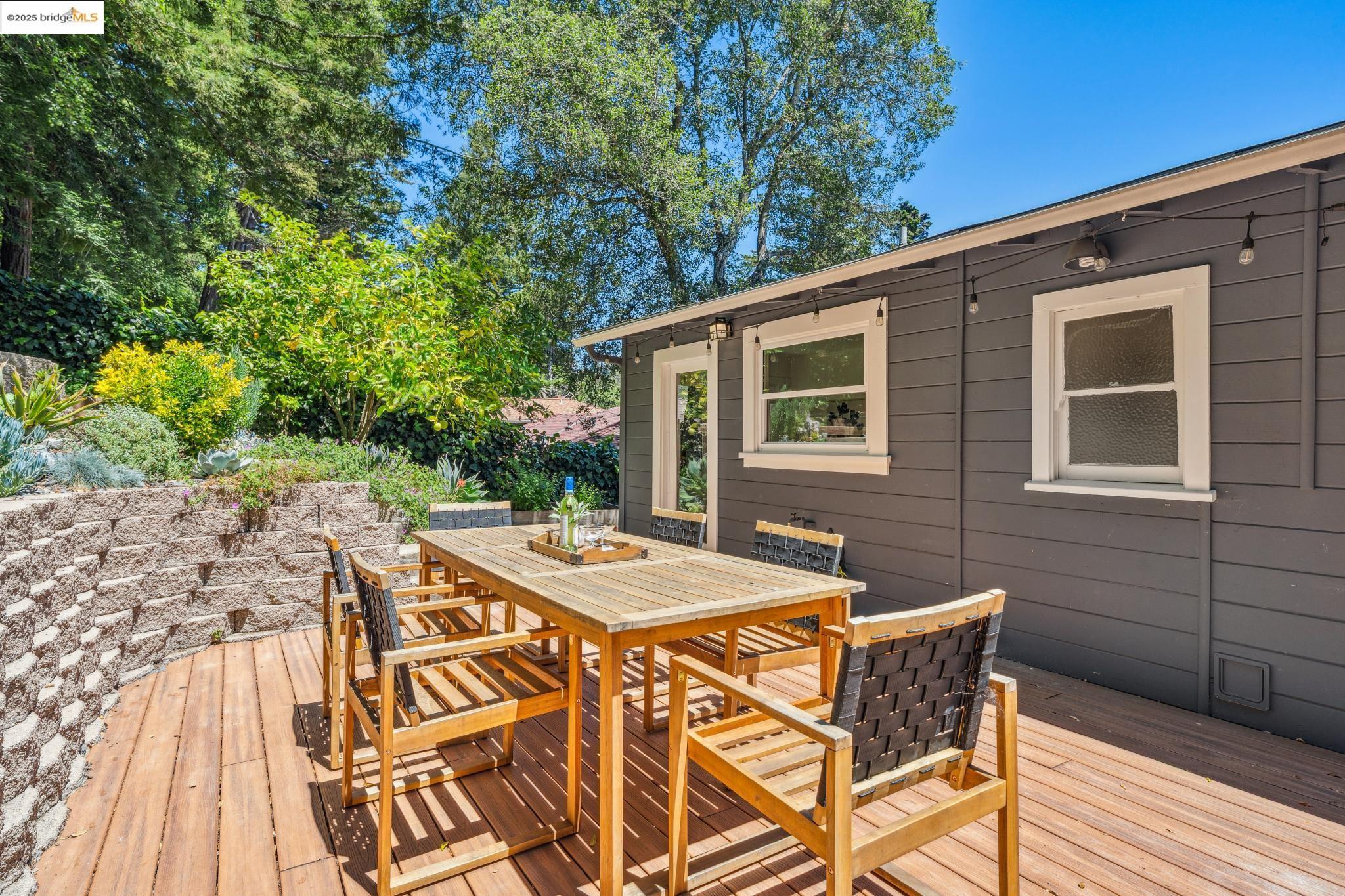 Detail Gallery Image 32 of 40 For 7069 Saroni Dr, Oakland,  CA 94611 - 2 Beds | 1 Baths