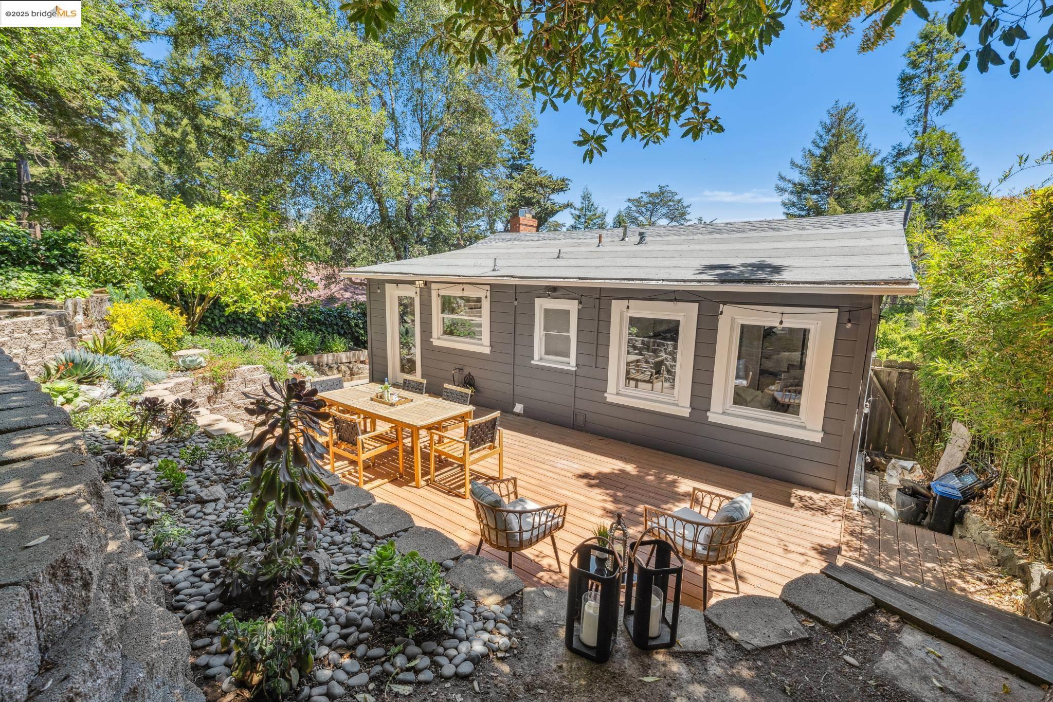 Detail Gallery Image 36 of 40 For 7069 Saroni Dr, Oakland,  CA 94611 - 2 Beds | 1 Baths