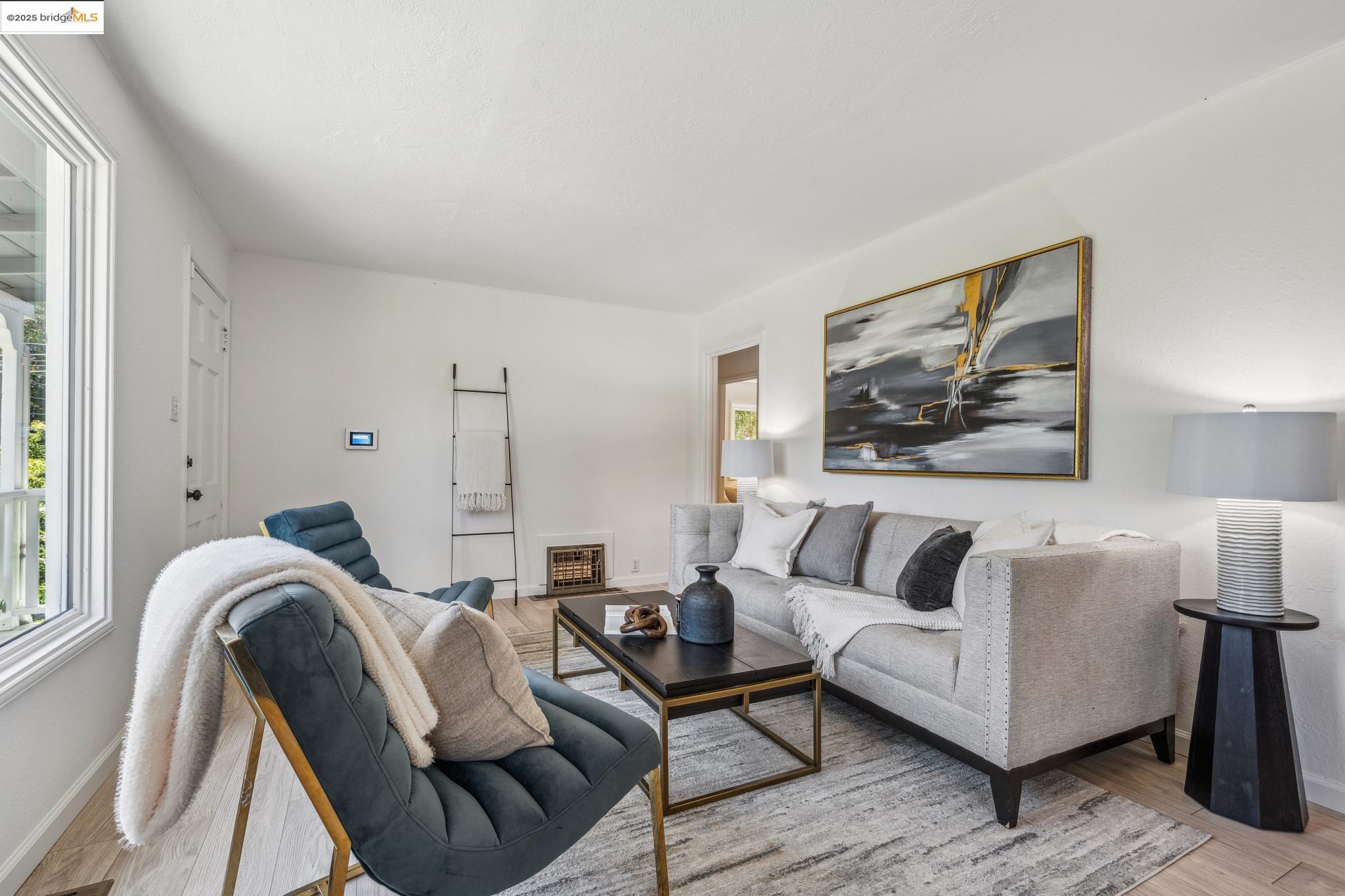 Detail Gallery Image 8 of 40 For 7069 Saroni Dr, Oakland,  CA 94611 - 2 Beds | 1 Baths