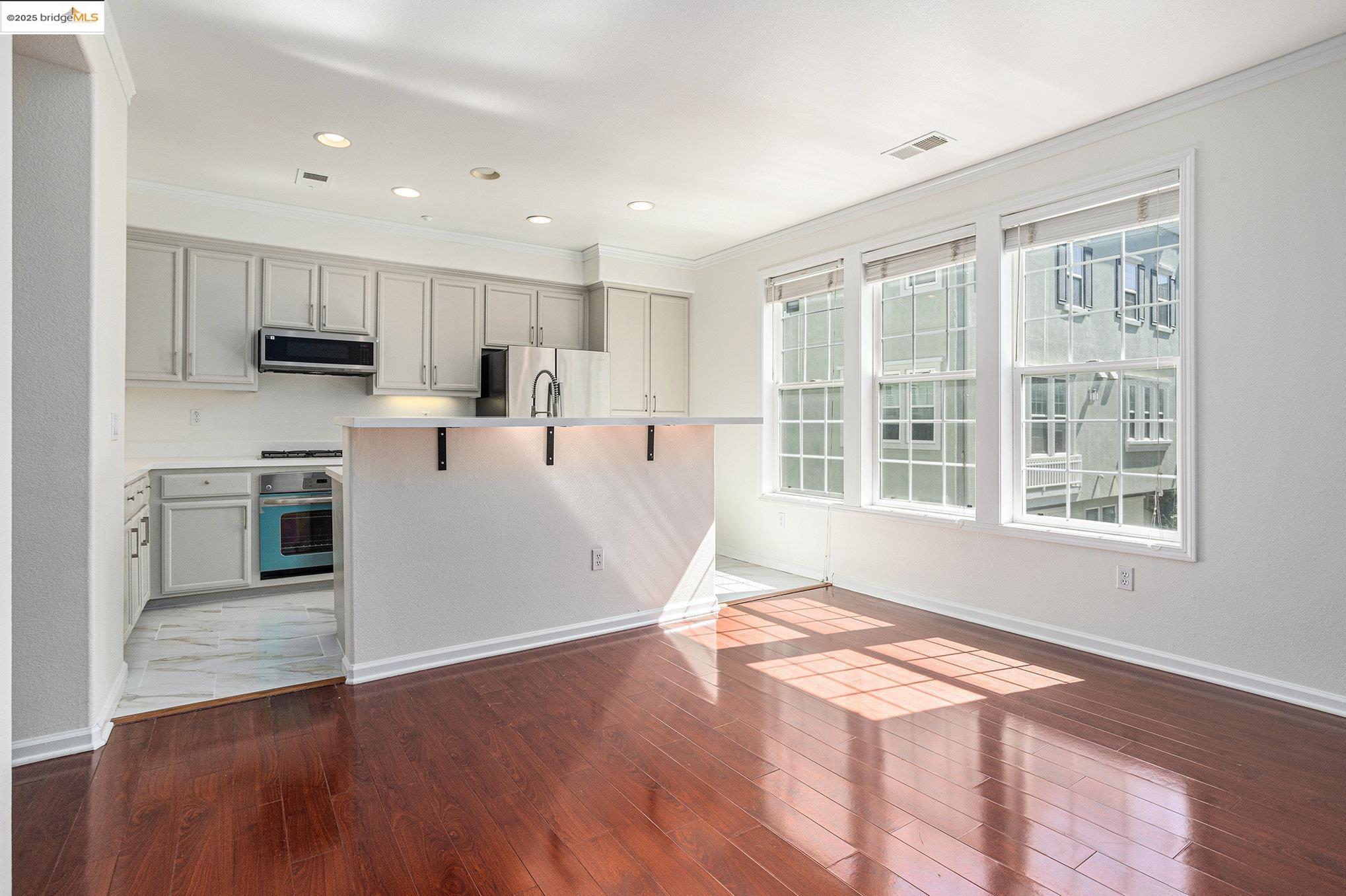 Detail Gallery Image 11 of 34 For 3730 Whitworth Dr, Dublin,  CA 94568 - 4 Beds | 3/1 Baths