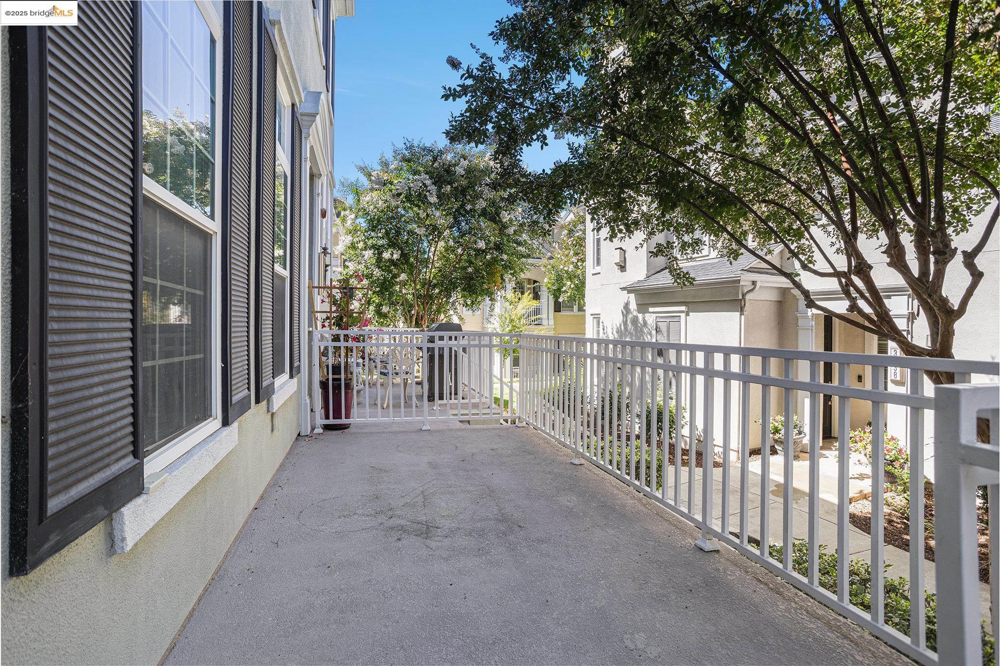 Detail Gallery Image 4 of 34 For 3730 Whitworth Dr, Dublin,  CA 94568 - 4 Beds | 3/1 Baths