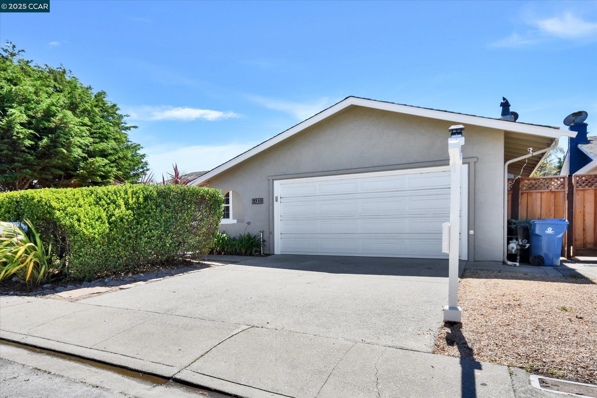 Detail Gallery Image 2 of 43 For 423 Casa Del Mar Dr, Half Moon Bay,  CA 94019 - 4 Beds | 2 Baths