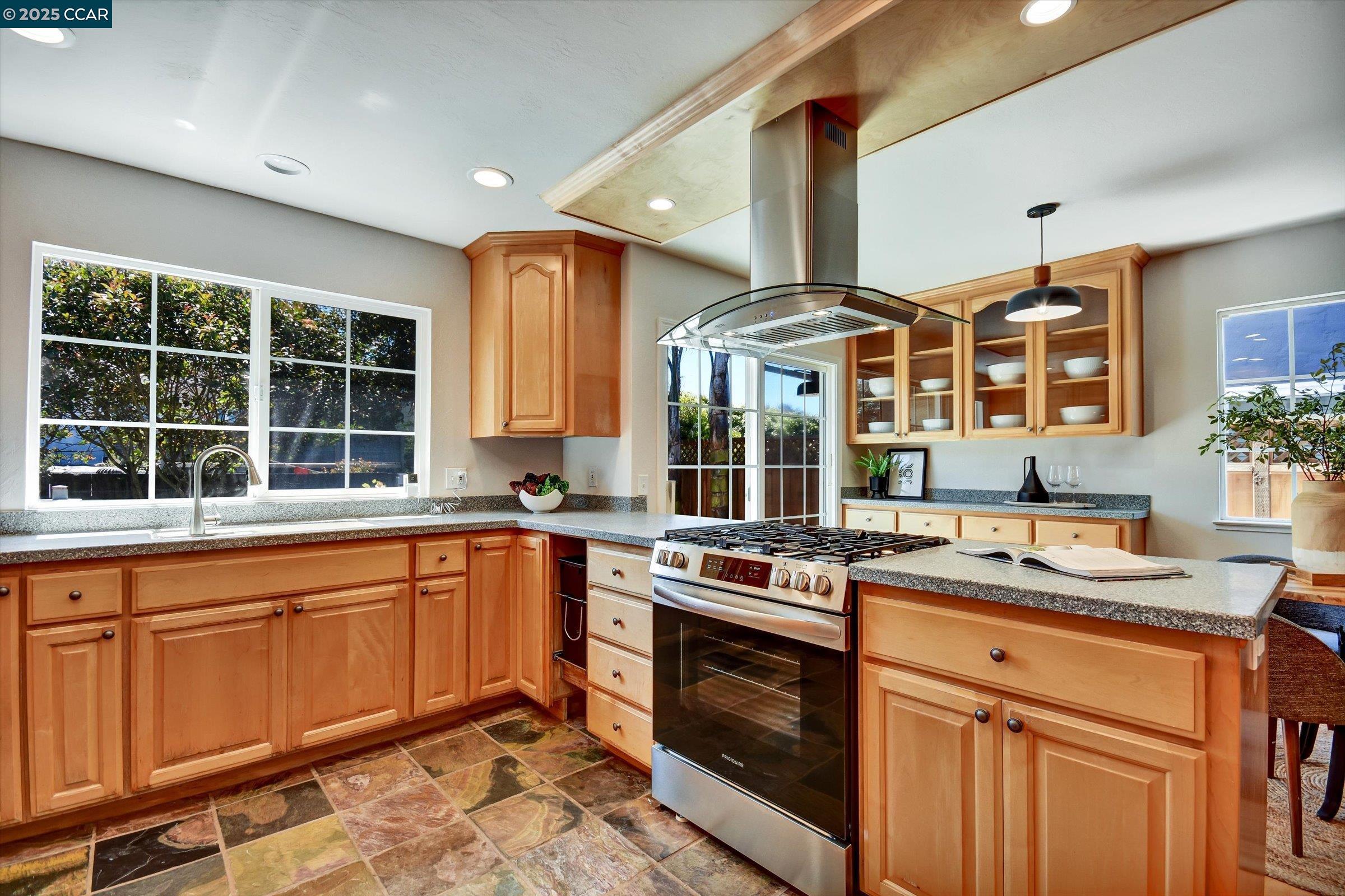 Detail Gallery Image 24 of 43 For 423 Casa Del Mar Dr, Half Moon Bay,  CA 94019 - 4 Beds | 2 Baths