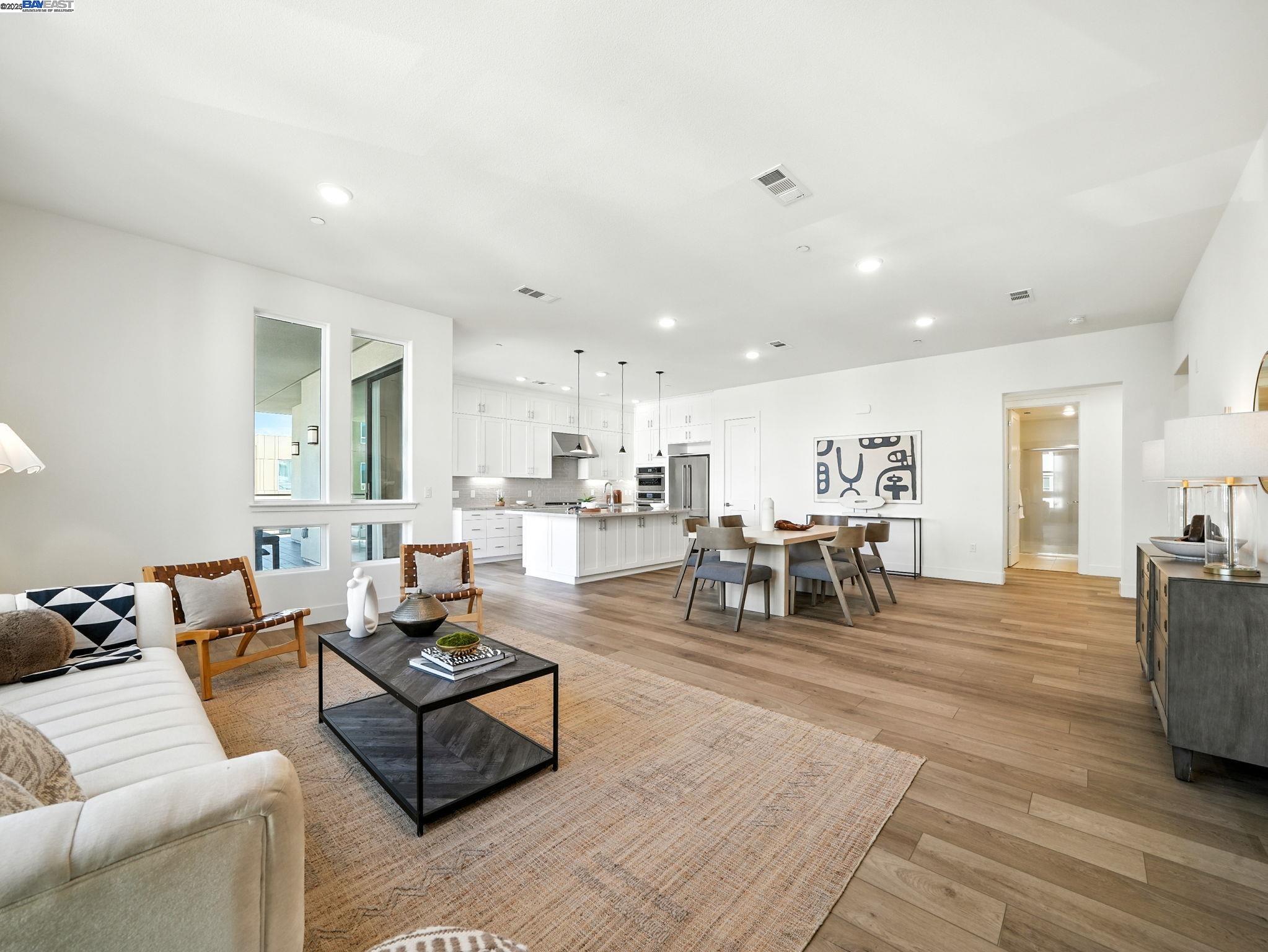 Detail Gallery Image 2 of 32 For 1748 Kilowatt #301,  Fremont,  CA 94538 - 3 Beds | 2/1 Baths
