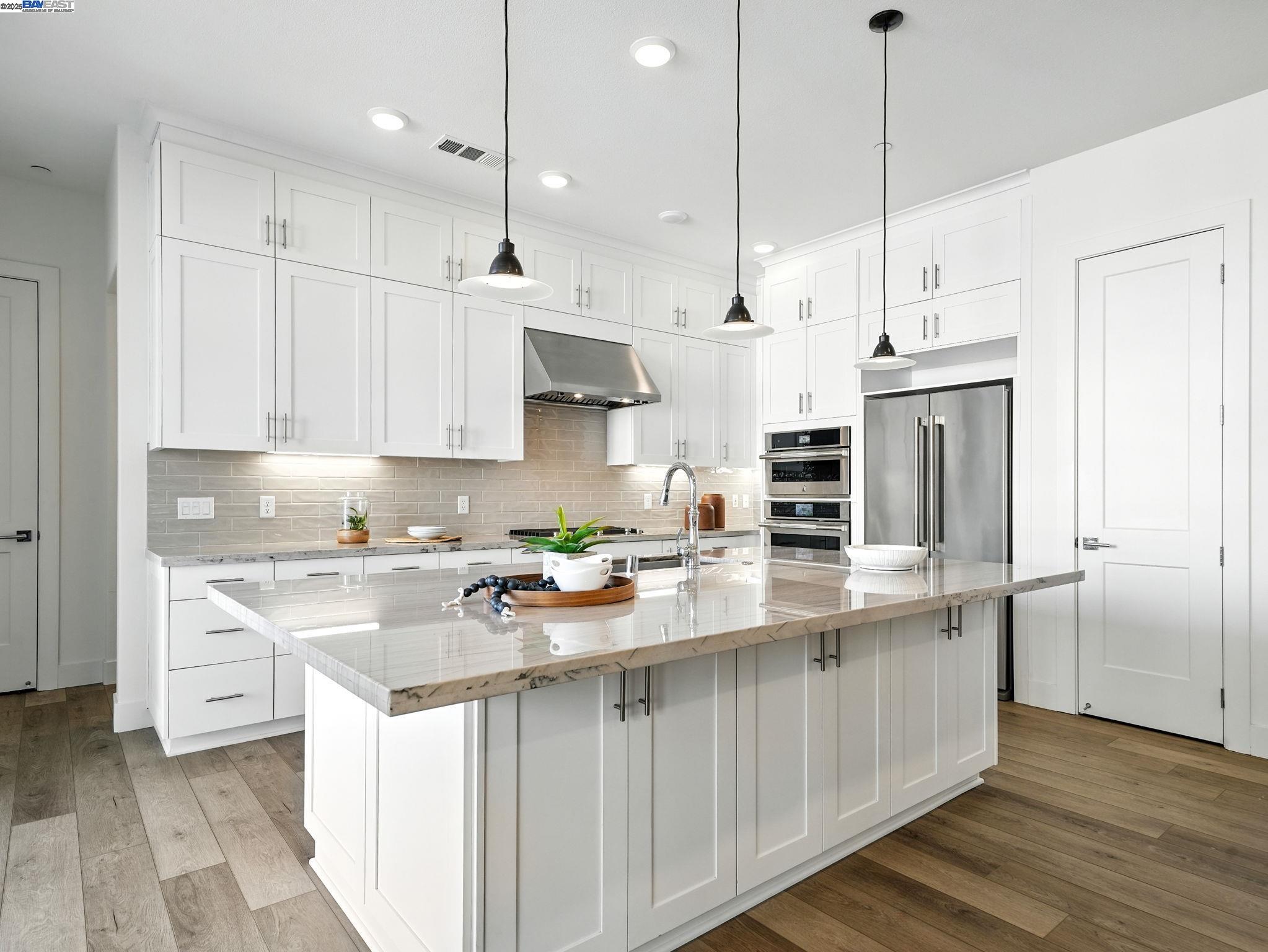 Detail Gallery Image 5 of 32 For 1748 Kilowatt #301,  Fremont,  CA 94538 - 3 Beds | 2/1 Baths