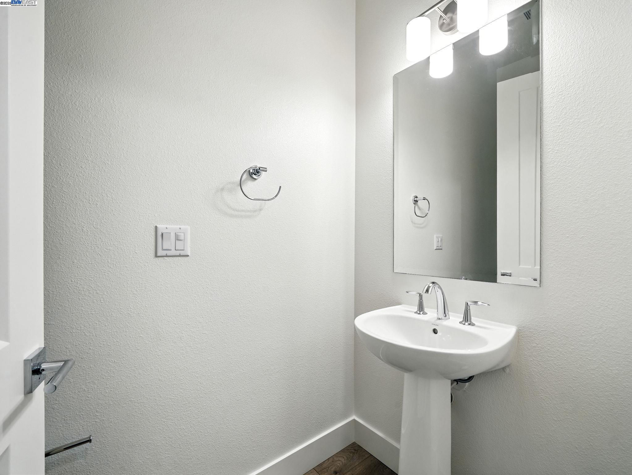 Detail Gallery Image 10 of 32 For 1748 Kilowatt #301,  Fremont,  CA 94538 - 3 Beds | 2/1 Baths