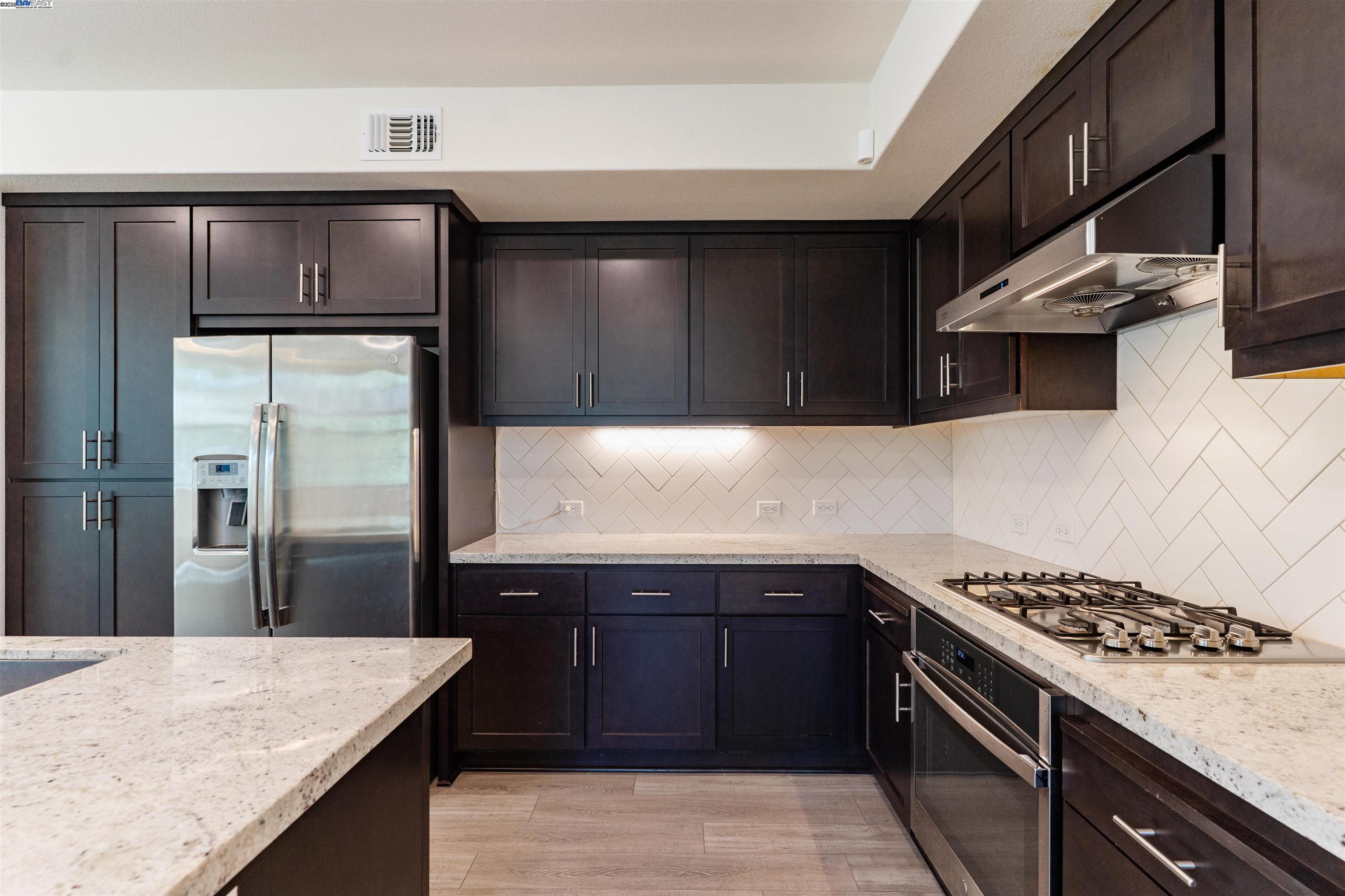 Detail Gallery Image 12 of 45 For 5821 Midnight Pl #D,  Dublin,  CA 94568 - 3 Beds | 2 Baths
