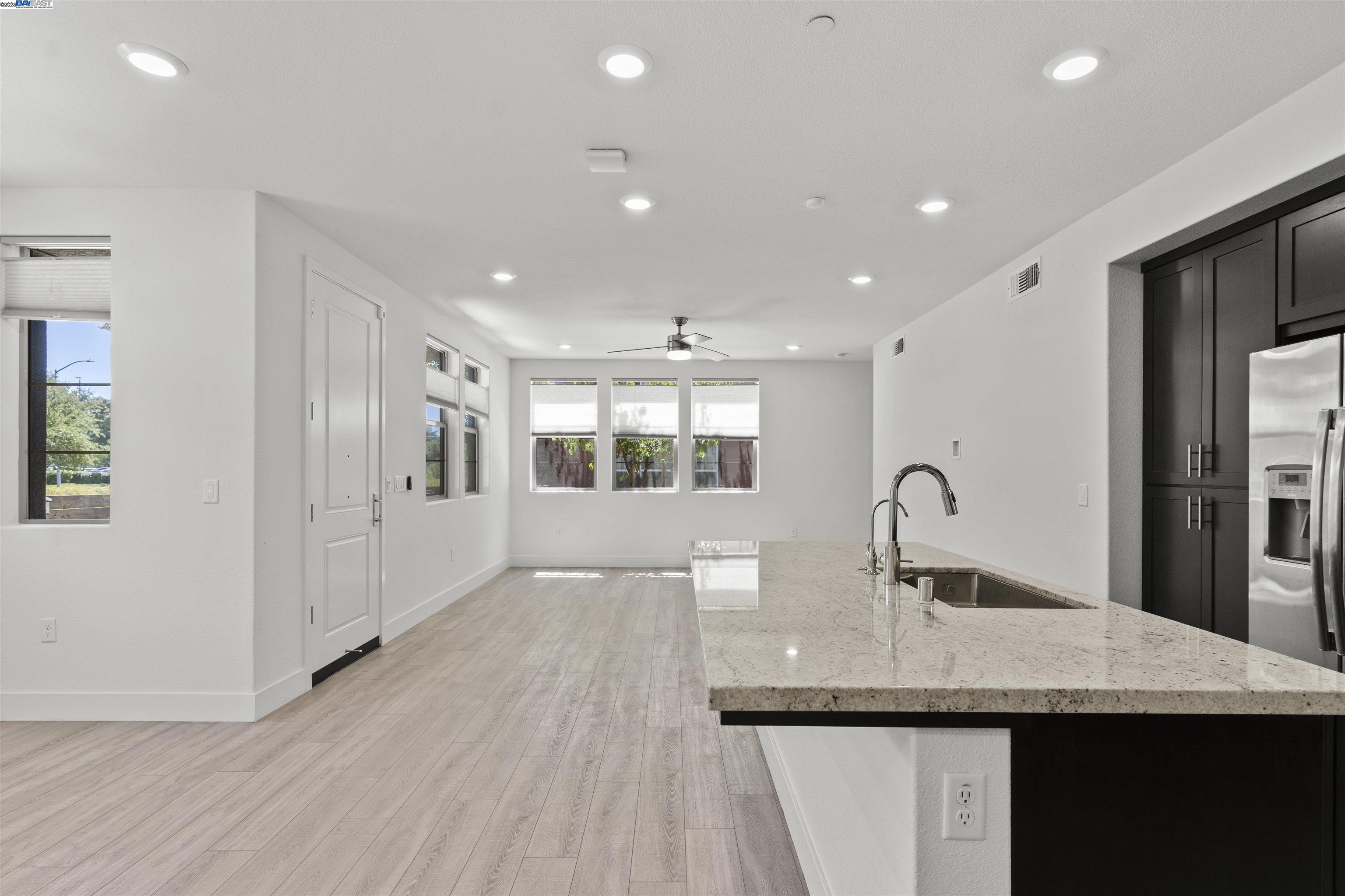 Detail Gallery Image 13 of 45 For 5821 Midnight Pl #D,  Dublin,  CA 94568 - 3 Beds | 2 Baths