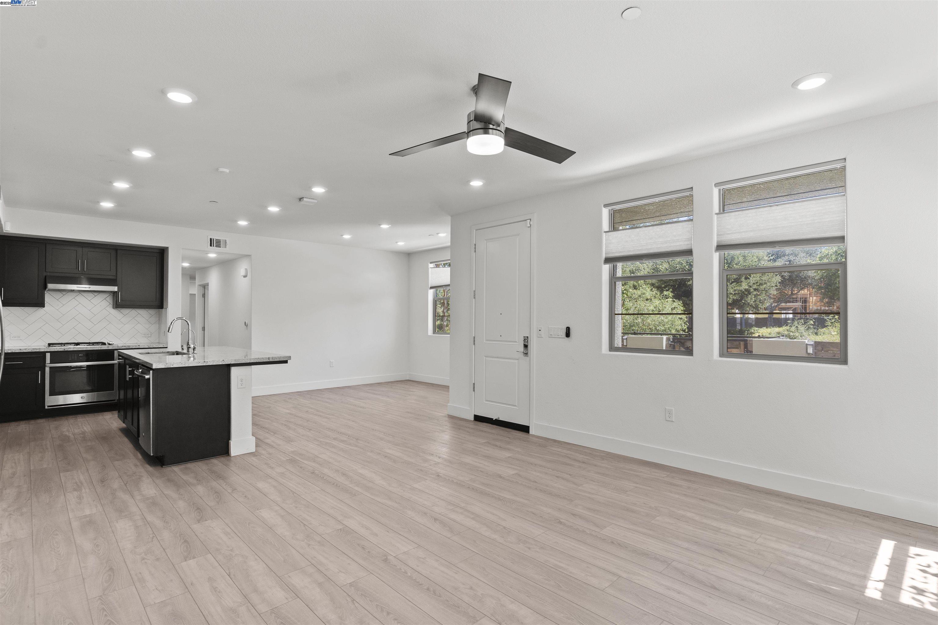 Detail Gallery Image 14 of 45 For 5821 Midnight Pl #D,  Dublin,  CA 94568 - 3 Beds | 2 Baths