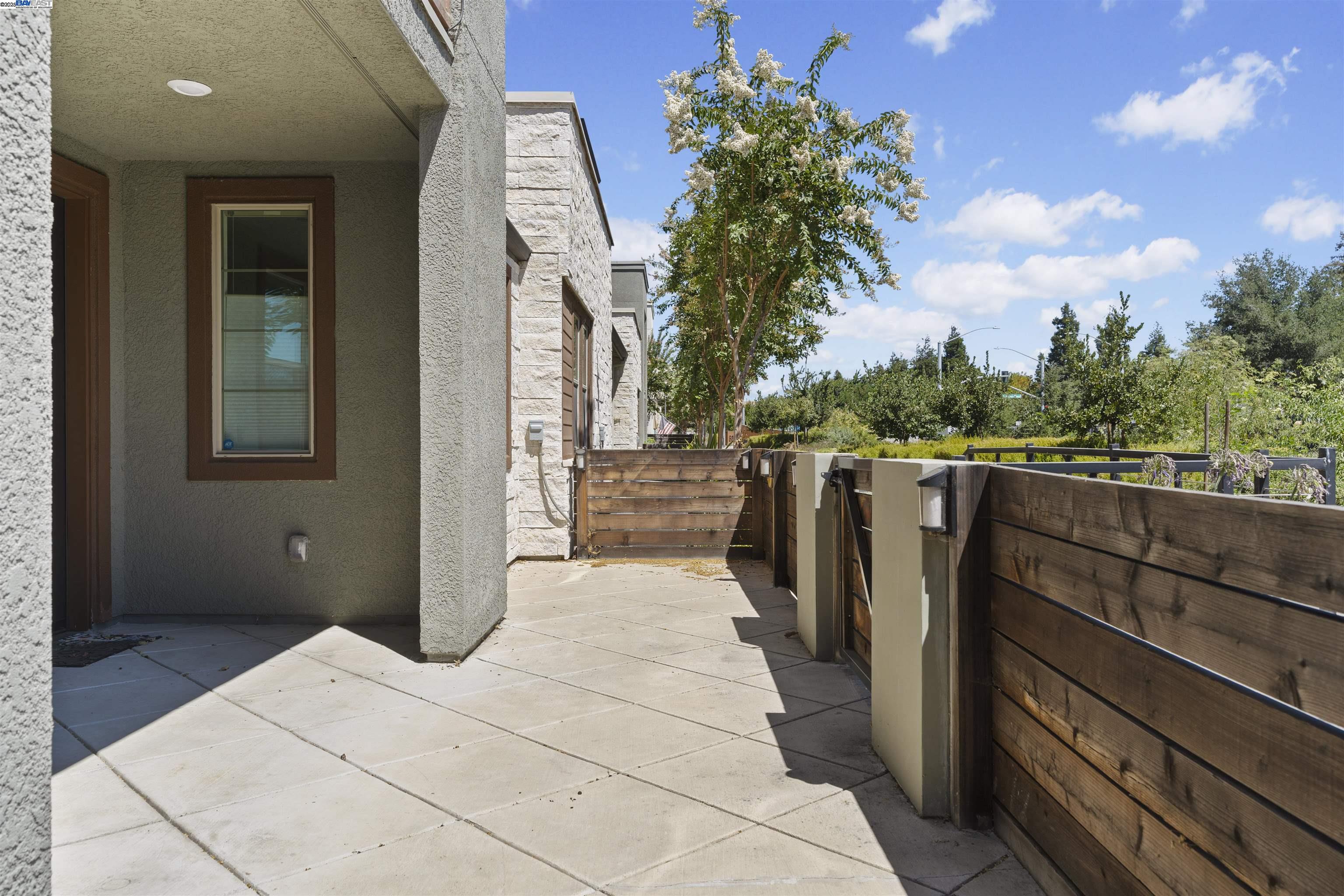 Detail Gallery Image 3 of 45 For 5821 Midnight Pl #D,  Dublin,  CA 94568 - 3 Beds | 2 Baths