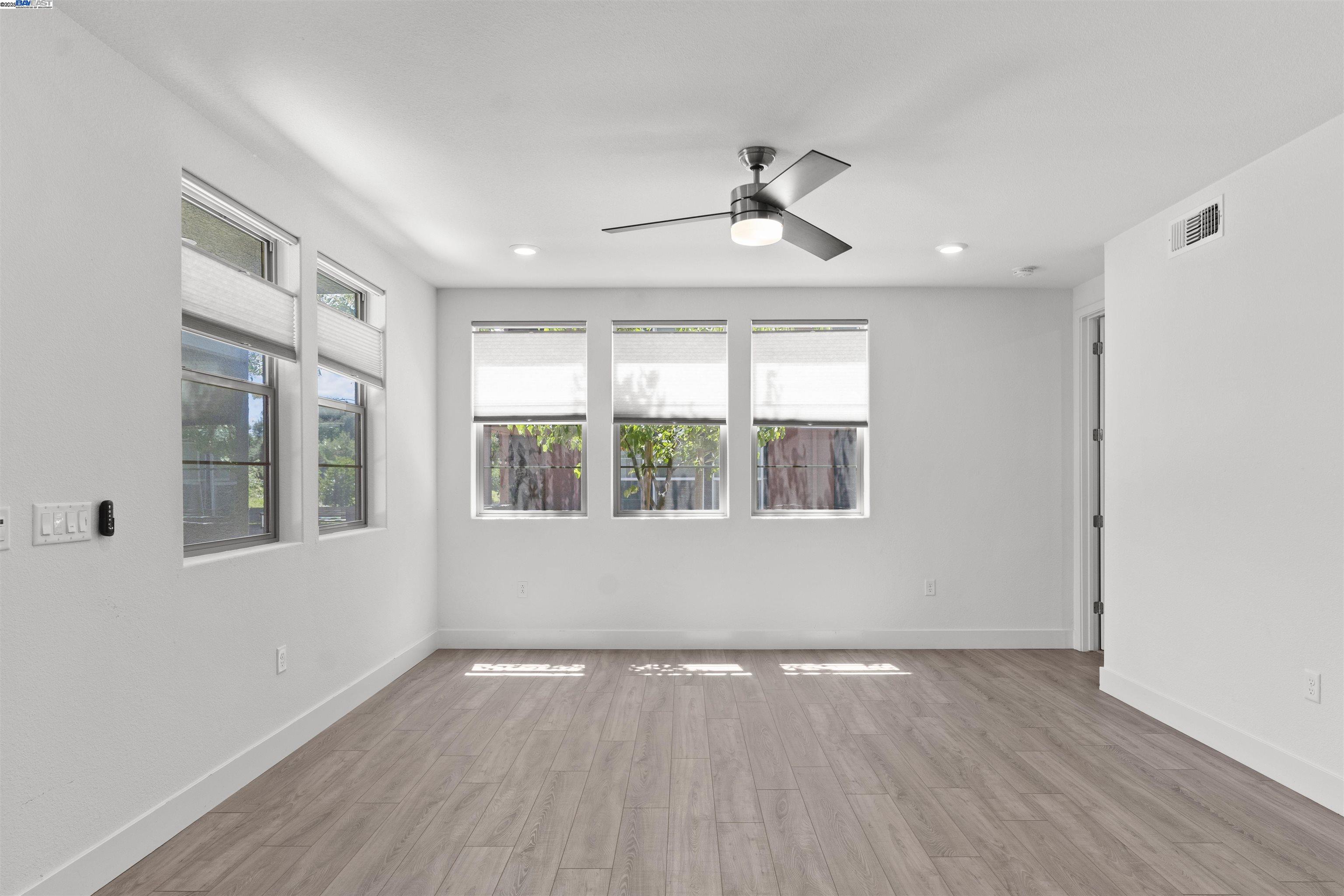 Detail Gallery Image 23 of 45 For 5821 Midnight Pl #D,  Dublin,  CA 94568 - 3 Beds | 2 Baths