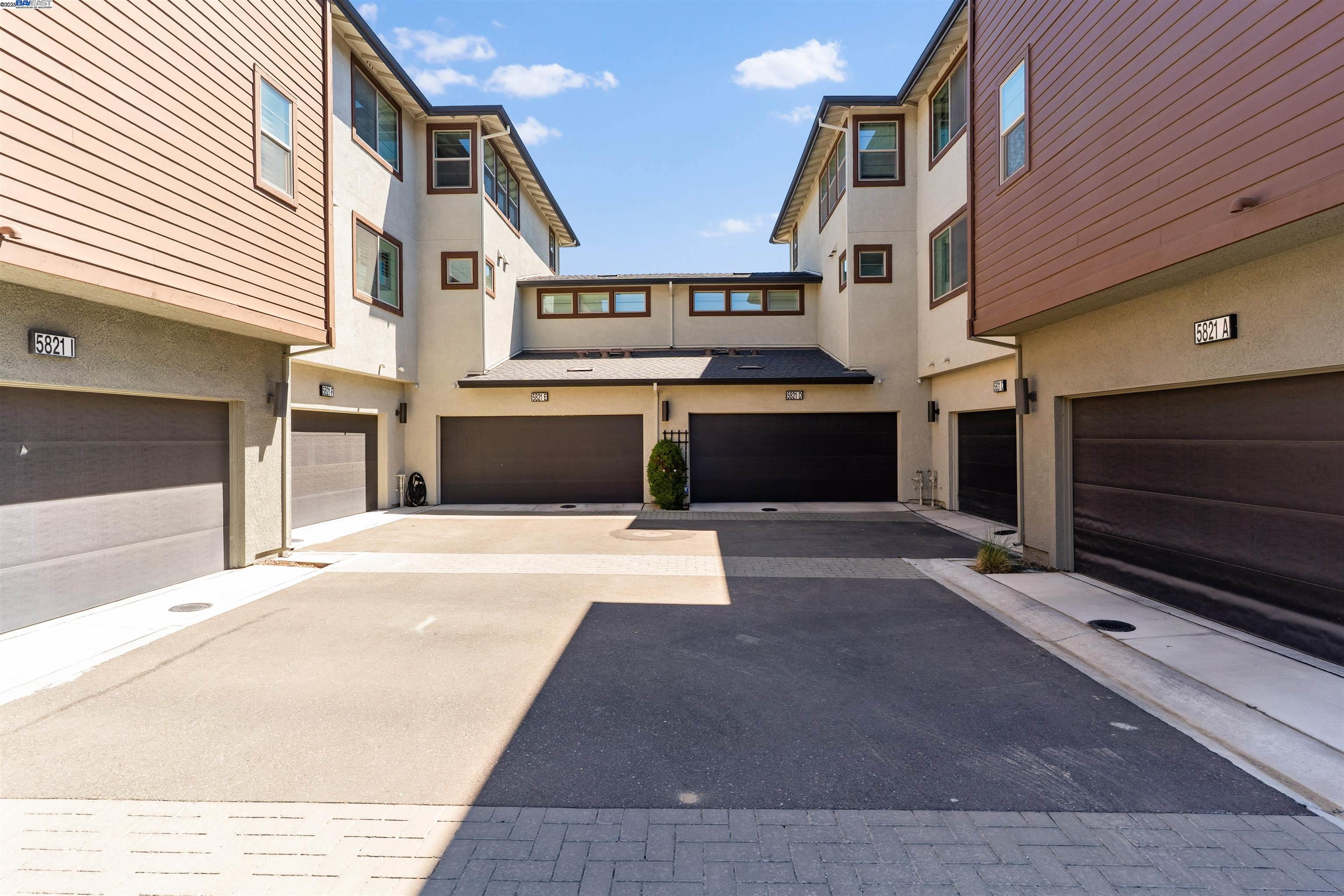 Detail Gallery Image 6 of 45 For 5821 Midnight Pl #D,  Dublin,  CA 94568 - 3 Beds | 2 Baths