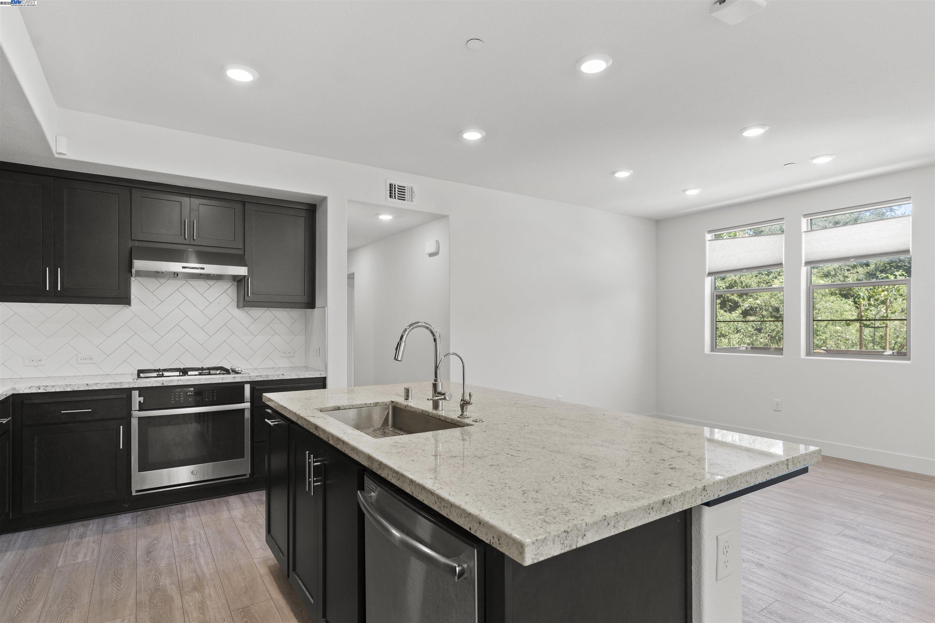 Detail Gallery Image 10 of 45 For 5821 Midnight Pl #D,  Dublin,  CA 94568 - 3 Beds | 2 Baths