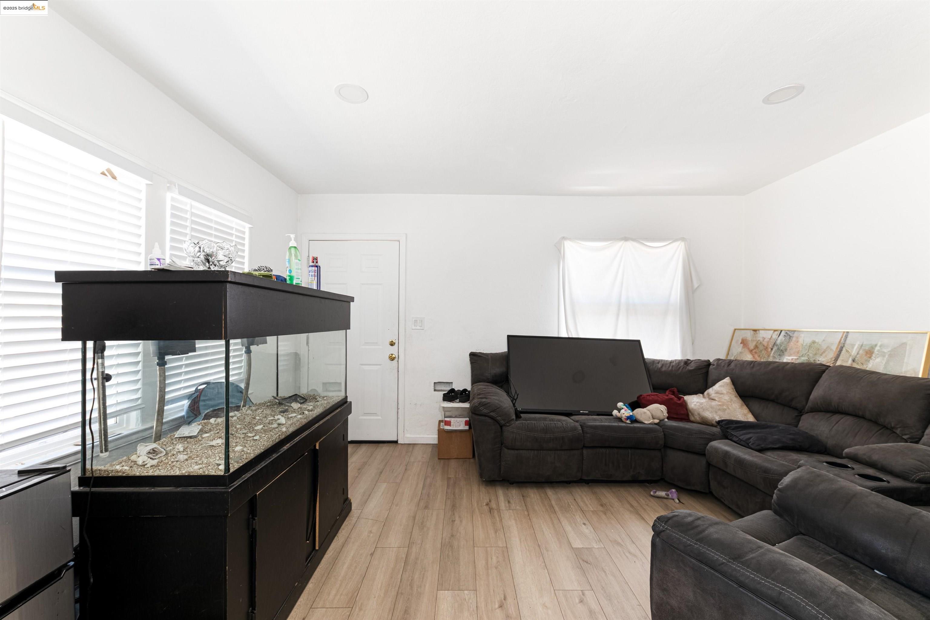 Detail Gallery Image 19 of 28 For 1821 74th Ave, Oakland,  CA 94621 - – Beds | – Baths