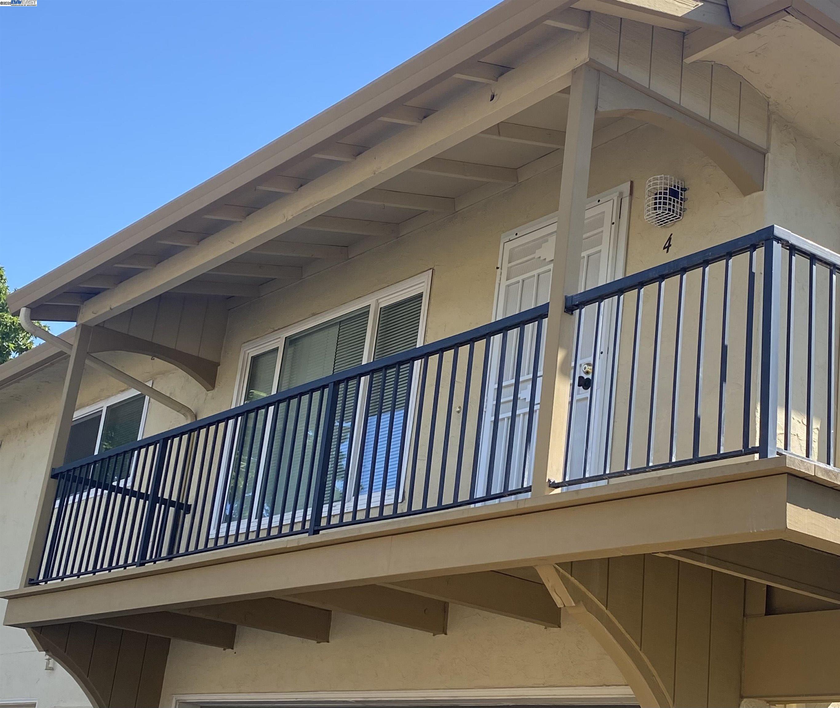 Detail Gallery Image 2 of 13 For 2304 Peppertree #4,  Antioch,  CA 94509 - 2 Beds | 1 Baths
