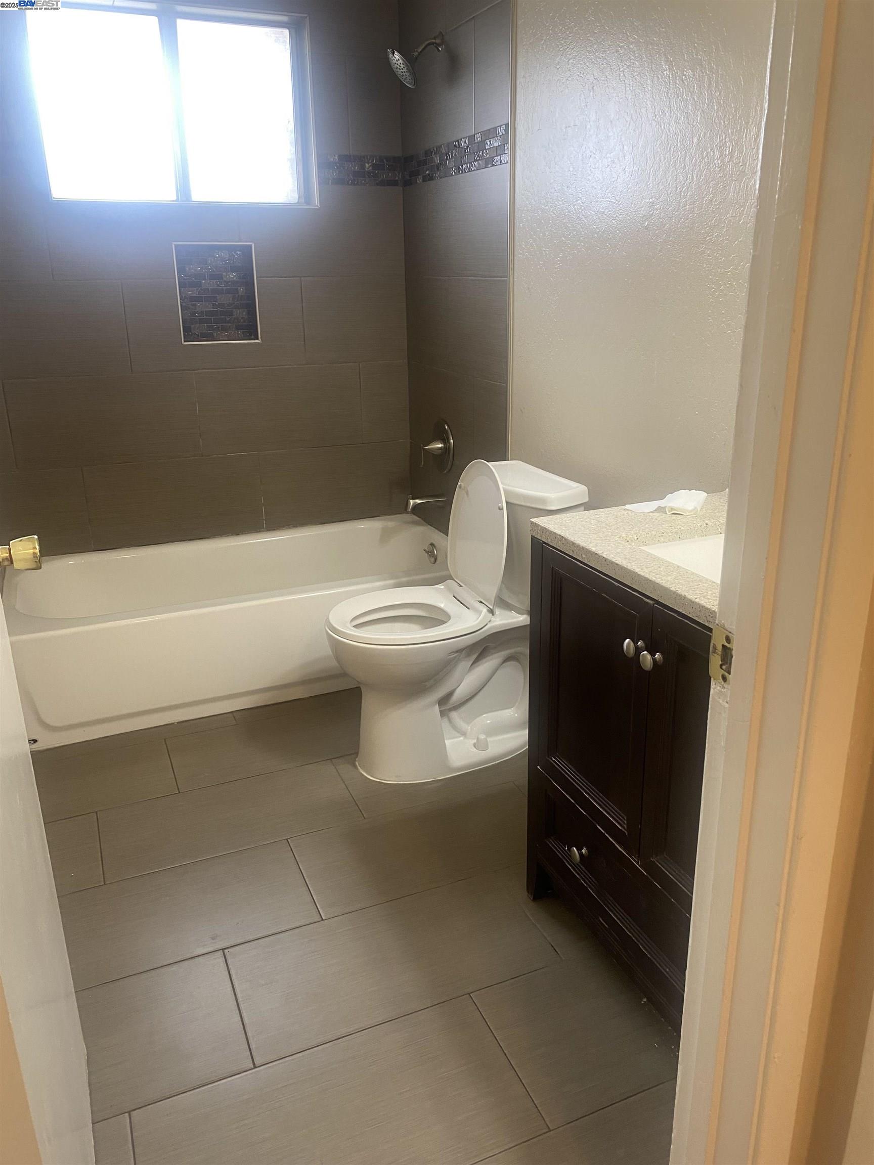 Detail Gallery Image 9 of 13 For 2304 Peppertree #4,  Antioch,  CA 94509 - 2 Beds | 1 Baths