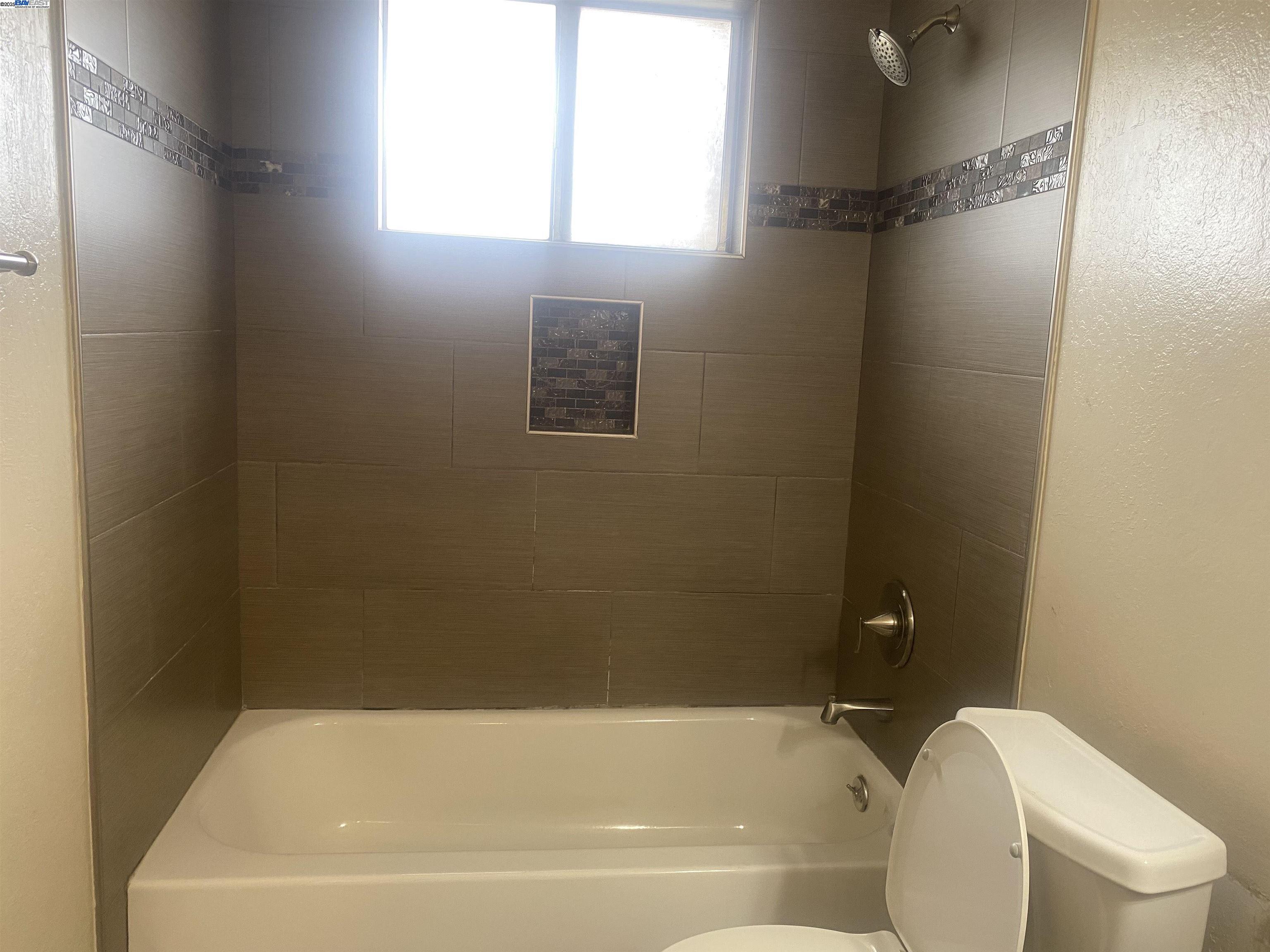 Detail Gallery Image 10 of 13 For 2304 Peppertree #4,  Antioch,  CA 94509 - 2 Beds | 1 Baths