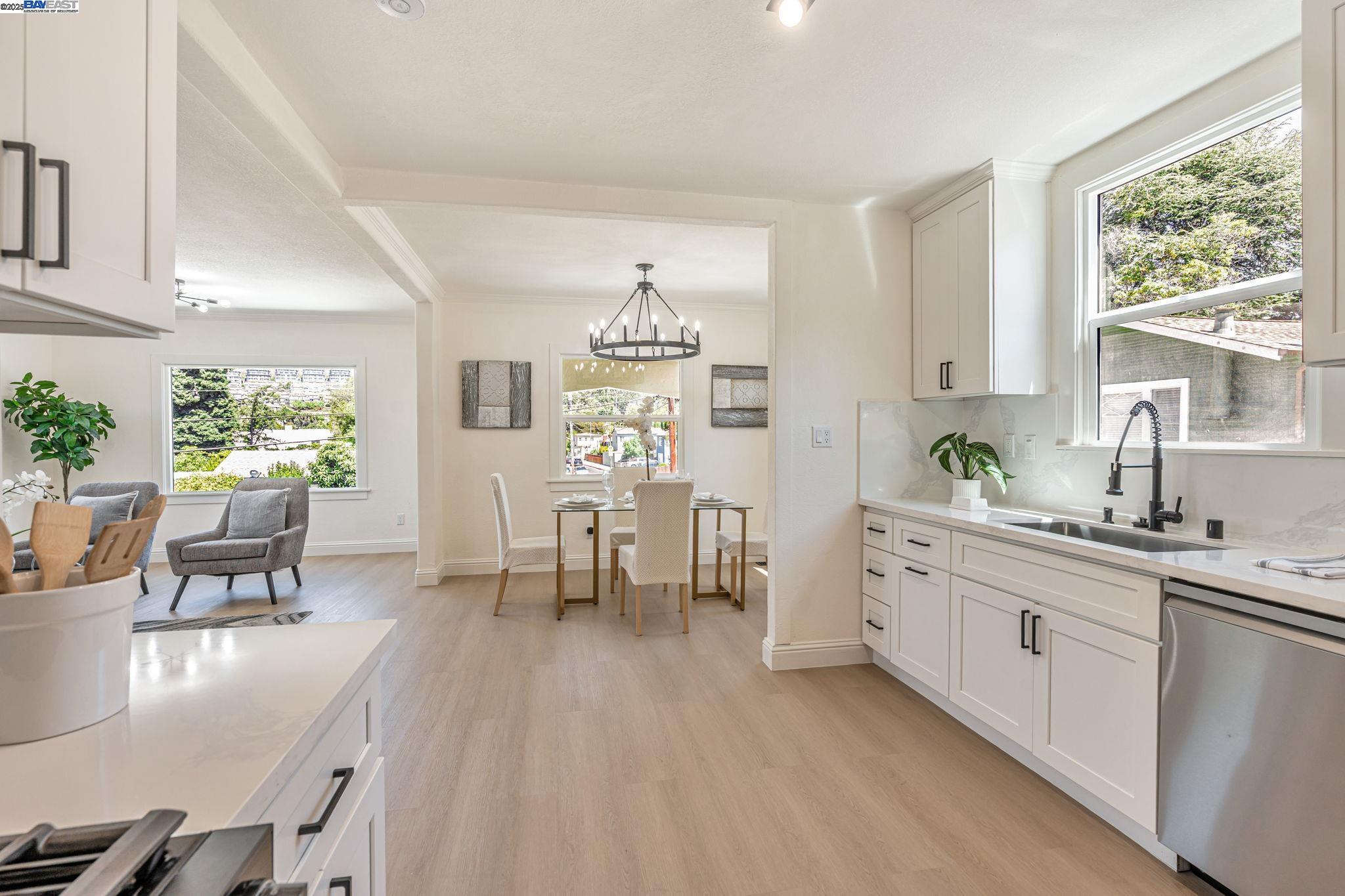 Detail Gallery Image 10 of 36 For 6927 Sunkist Dr, Oakland,  CA 94605 - 4 Beds | 2 Baths