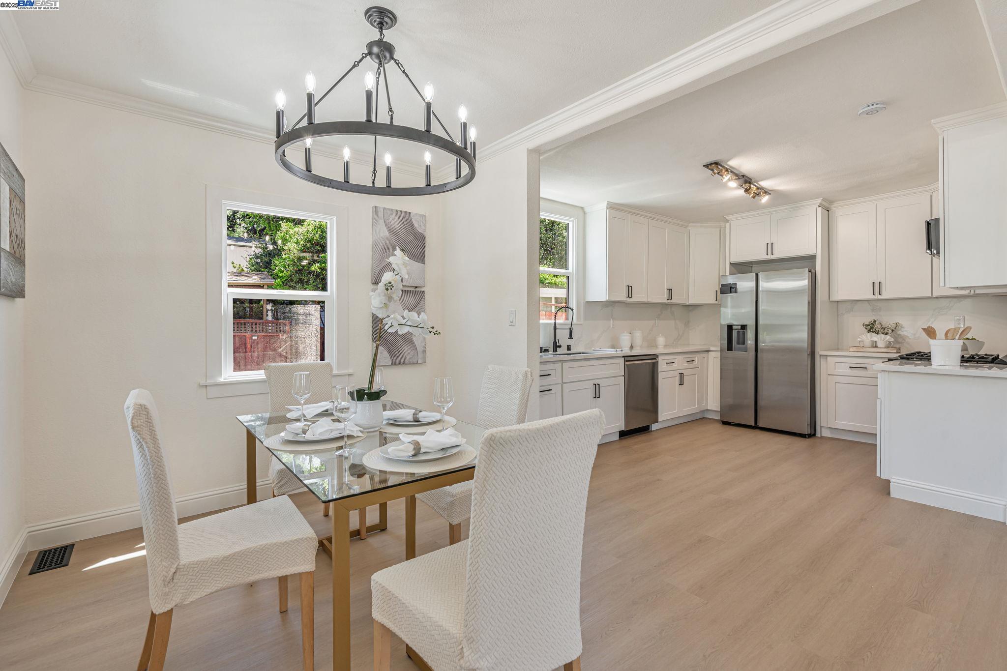 Detail Gallery Image 12 of 36 For 6927 Sunkist Dr, Oakland,  CA 94605 - 4 Beds | 2 Baths