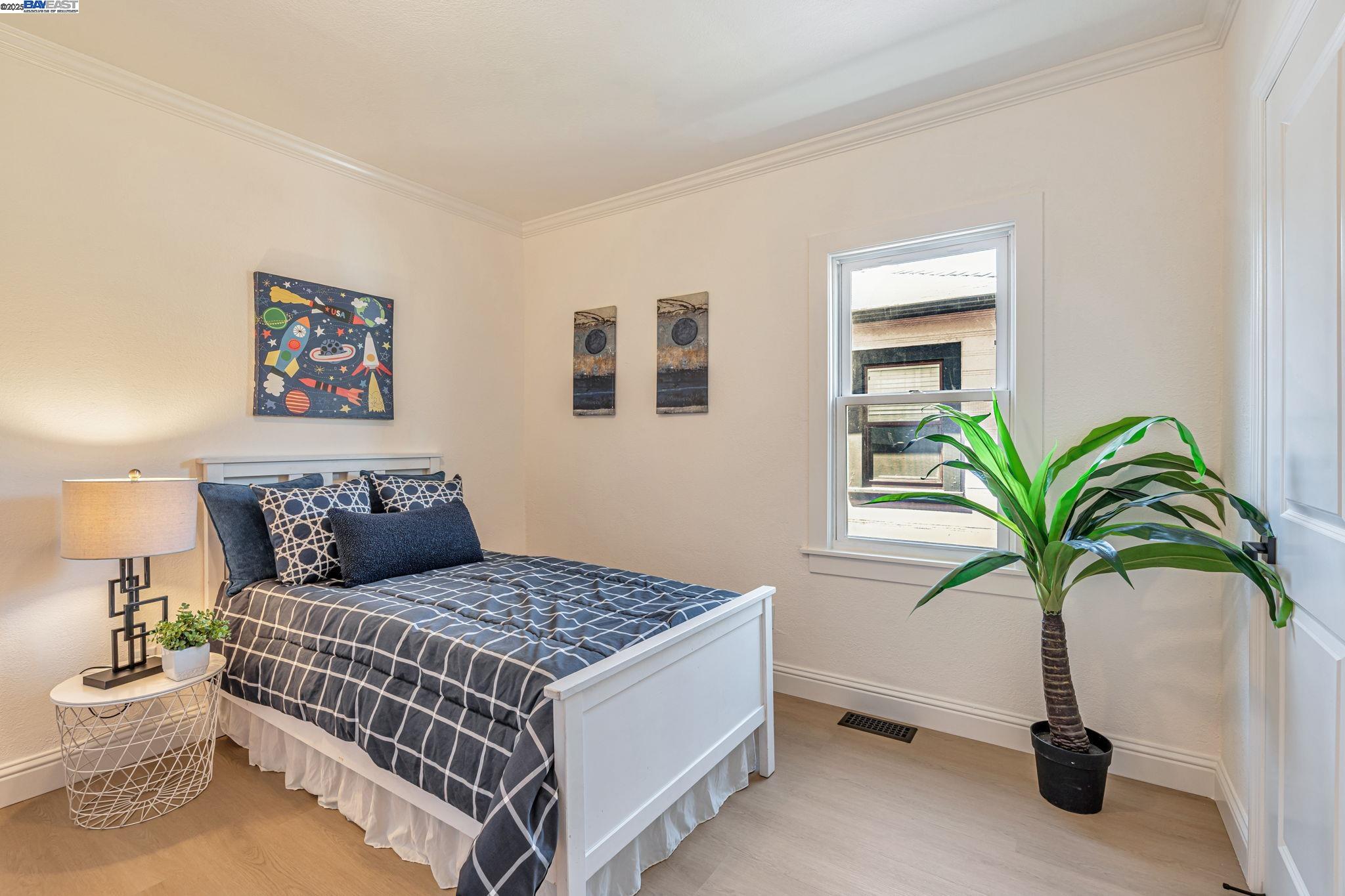 Detail Gallery Image 18 of 36 For 6927 Sunkist Dr, Oakland,  CA 94605 - 4 Beds | 2 Baths
