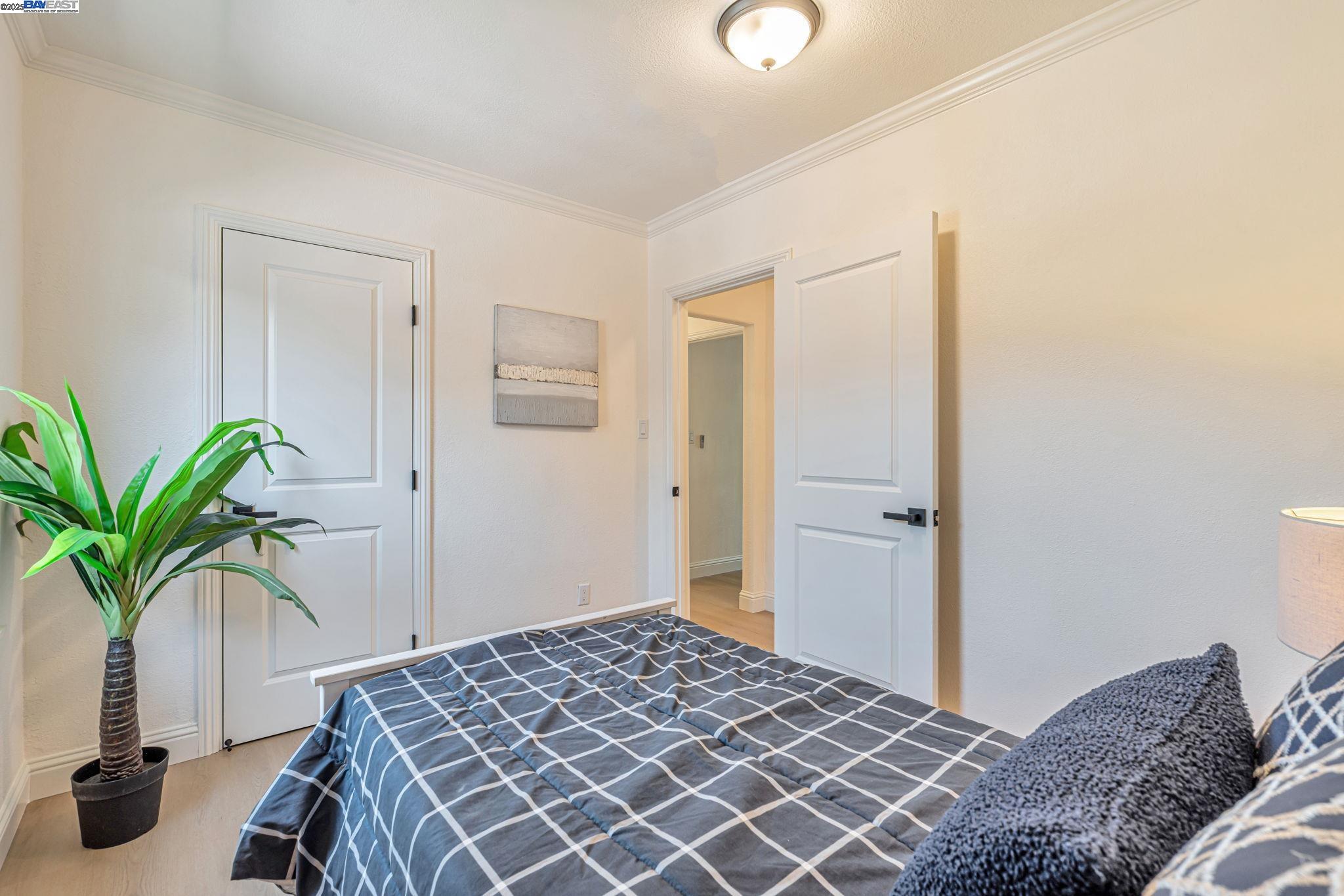 Detail Gallery Image 19 of 36 For 6927 Sunkist Dr, Oakland,  CA 94605 - 4 Beds | 2 Baths