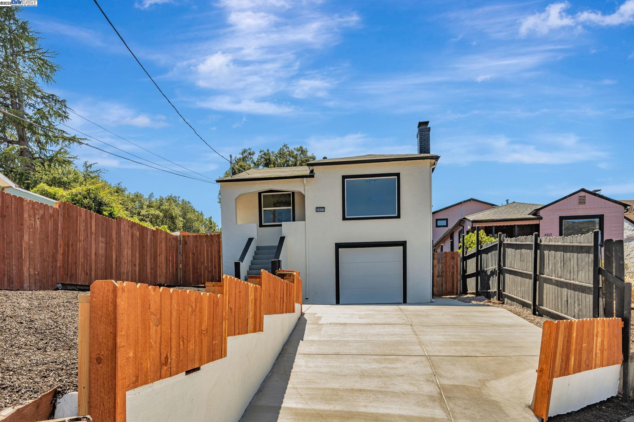 Detail Gallery Image 2 of 36 For 6927 Sunkist Dr, Oakland,  CA 94605 - 4 Beds | 2 Baths