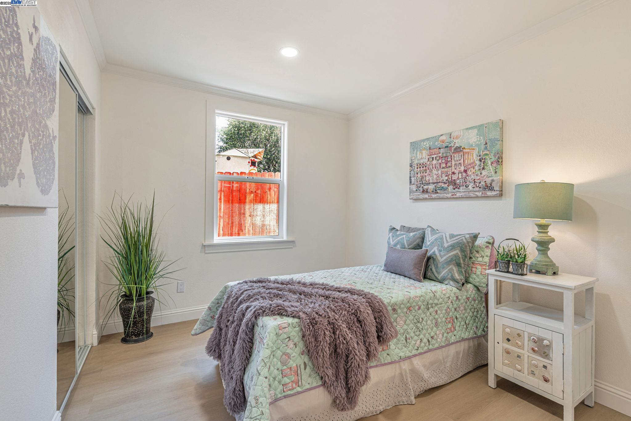 Detail Gallery Image 20 of 36 For 6927 Sunkist Dr, Oakland,  CA 94605 - 4 Beds | 2 Baths