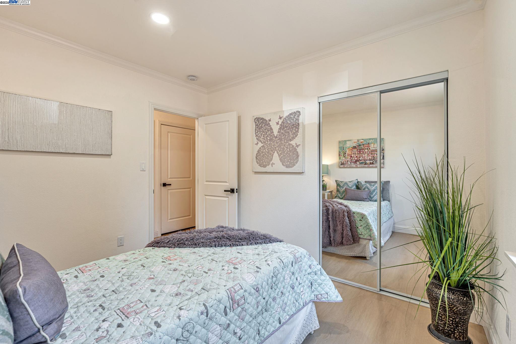 Detail Gallery Image 21 of 36 For 6927 Sunkist Dr, Oakland,  CA 94605 - 4 Beds | 2 Baths