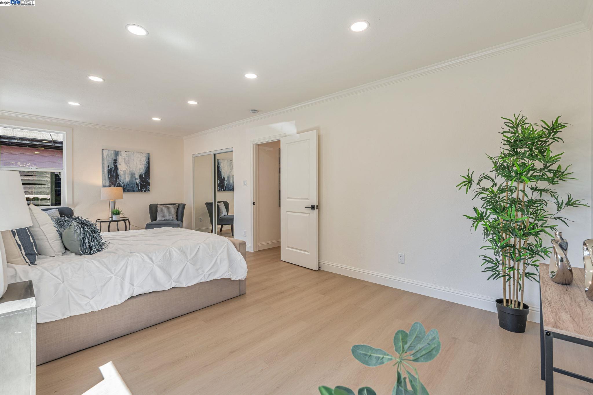 Detail Gallery Image 22 of 36 For 6927 Sunkist Dr, Oakland,  CA 94605 - 4 Beds | 2 Baths