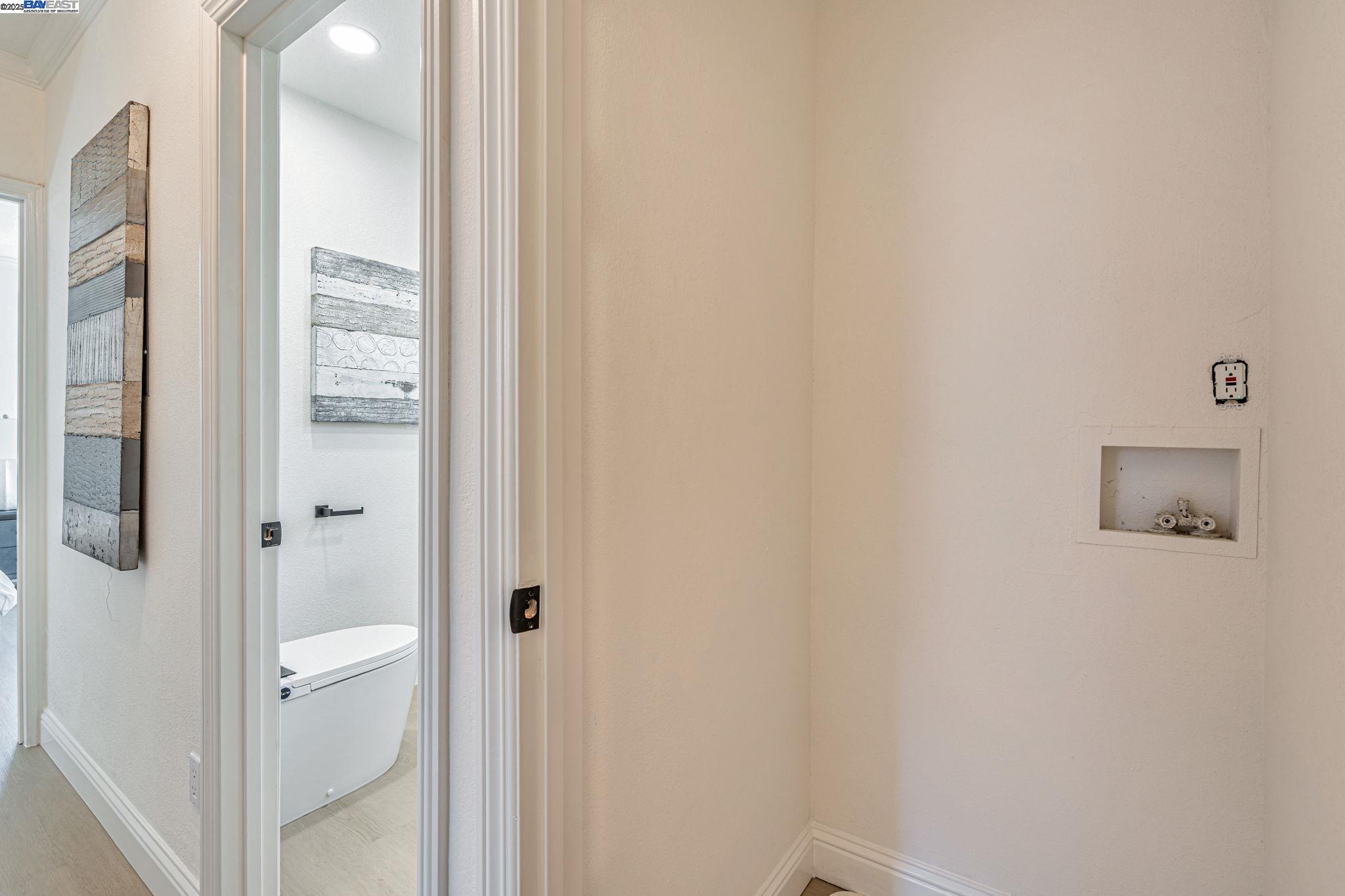 Detail Gallery Image 25 of 36 For 6927 Sunkist Dr, Oakland,  CA 94605 - 4 Beds | 2 Baths