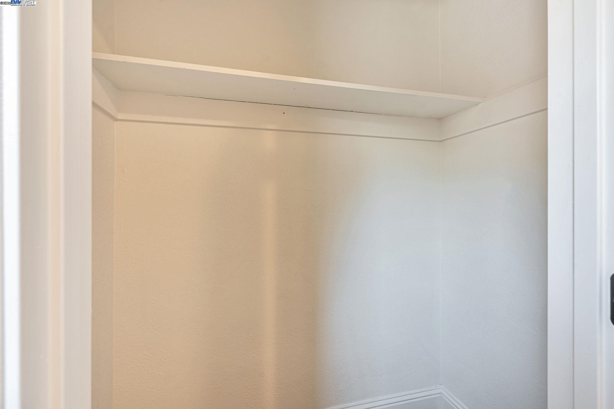 Detail Gallery Image 26 of 36 For 6927 Sunkist Dr, Oakland,  CA 94605 - 4 Beds | 2 Baths