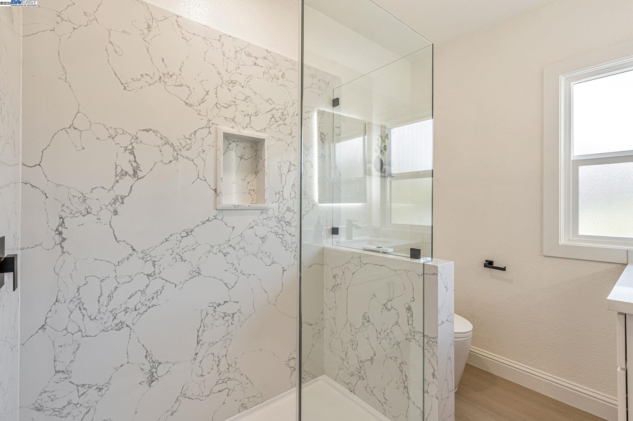 Detail Gallery Image 28 of 36 For 6927 Sunkist Dr, Oakland,  CA 94605 - 4 Beds | 2 Baths