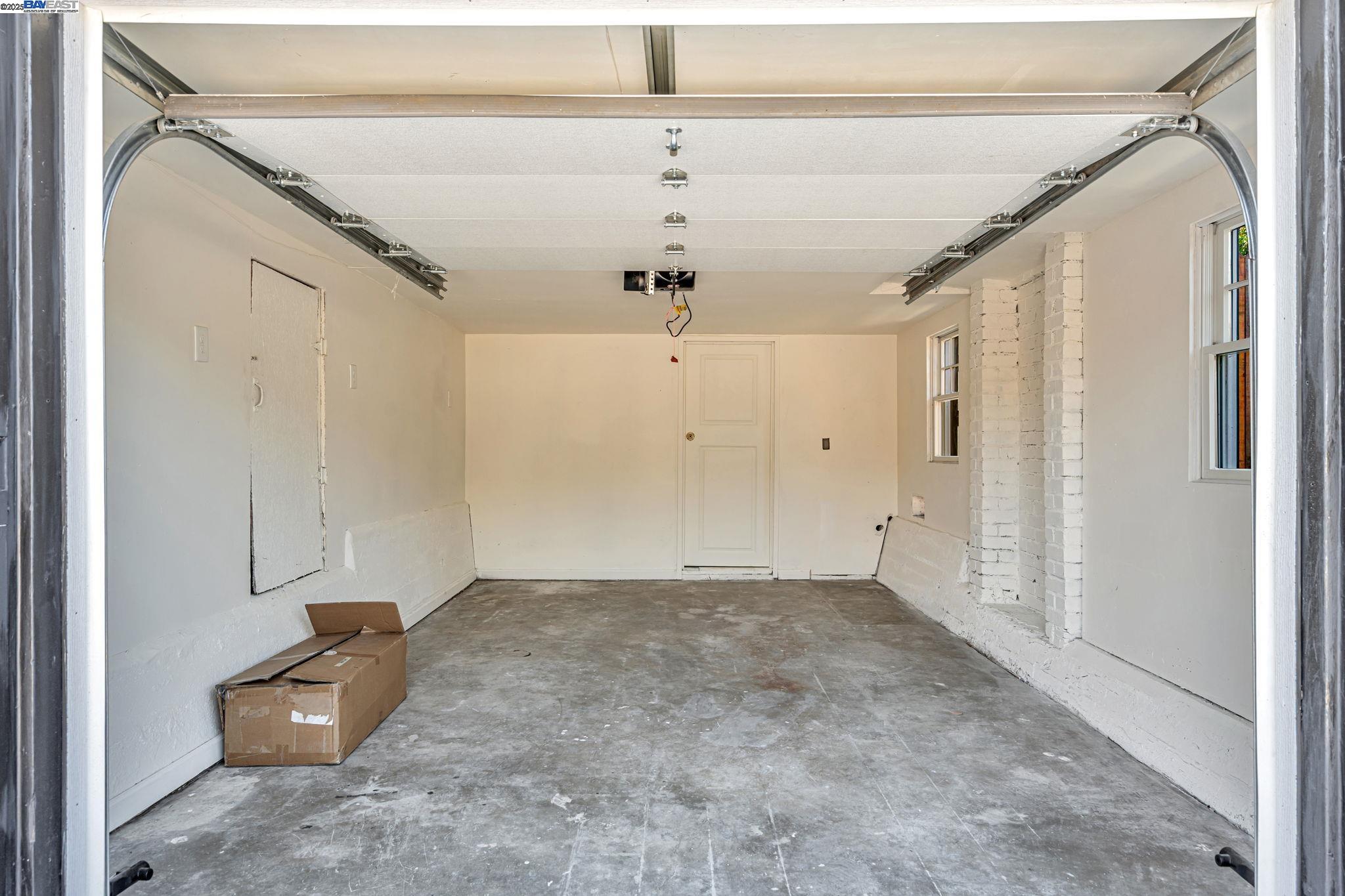 Detail Gallery Image 30 of 36 For 6927 Sunkist Dr, Oakland,  CA 94605 - 4 Beds | 2 Baths