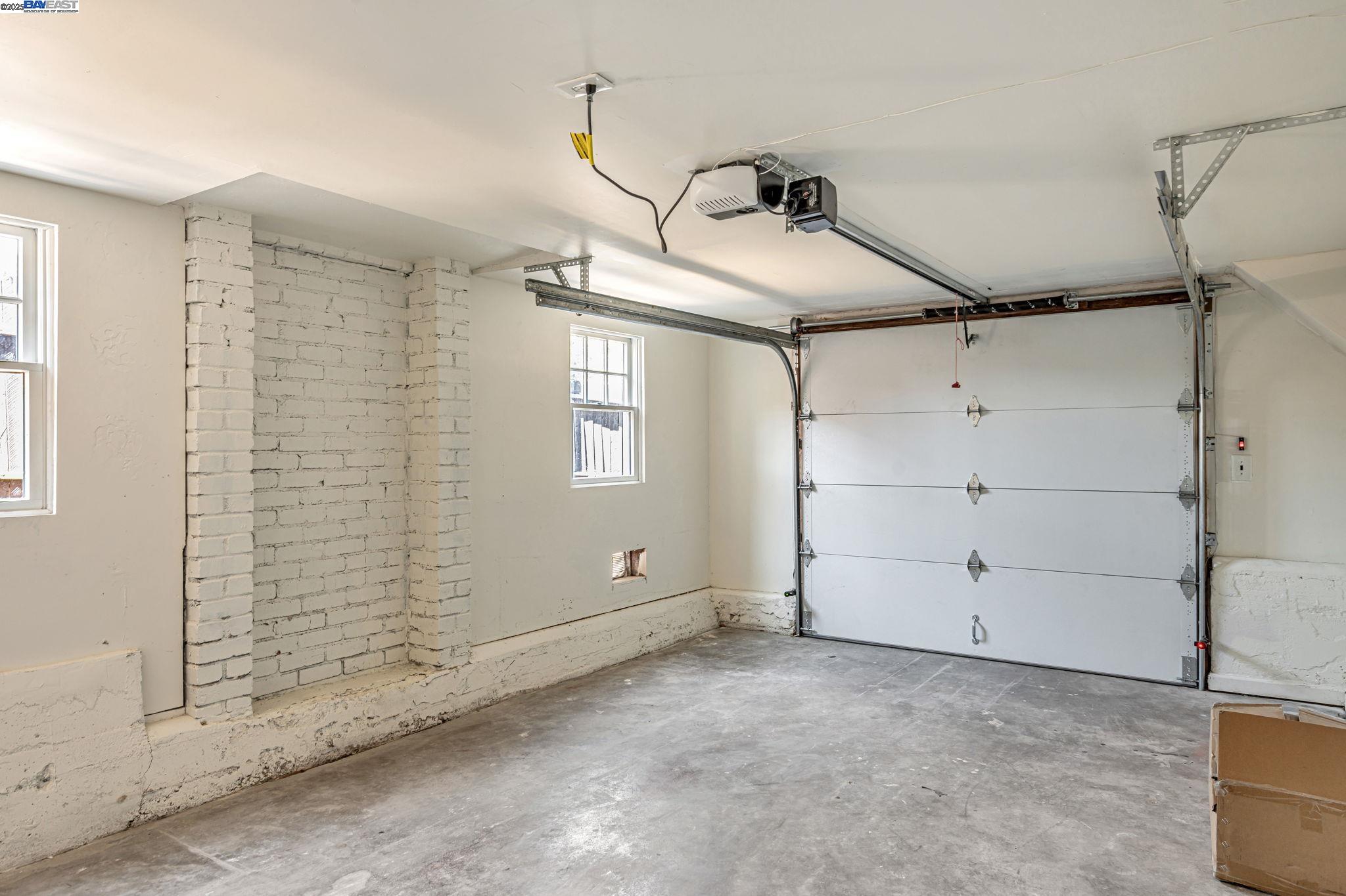 Detail Gallery Image 31 of 36 For 6927 Sunkist Dr, Oakland,  CA 94605 - 4 Beds | 2 Baths