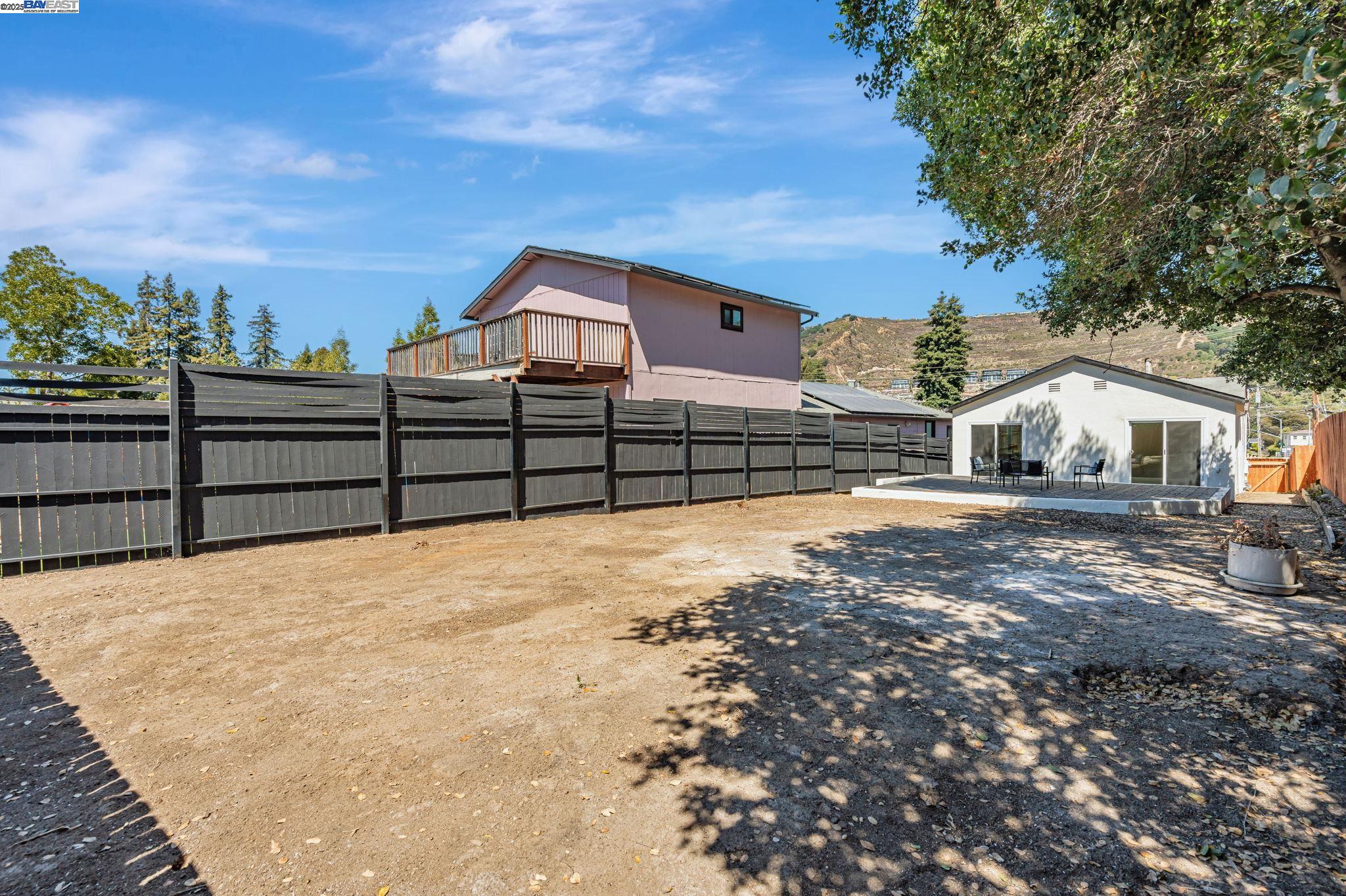 Detail Gallery Image 34 of 36 For 6927 Sunkist Dr, Oakland,  CA 94605 - 4 Beds | 2 Baths