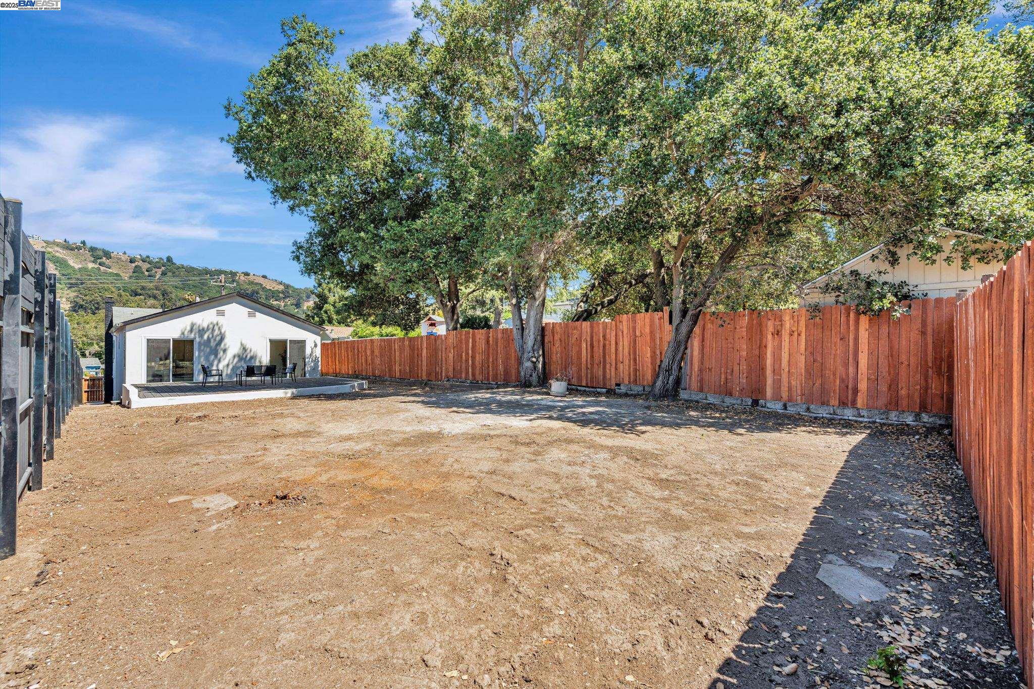 Detail Gallery Image 35 of 36 For 6927 Sunkist Dr, Oakland,  CA 94605 - 4 Beds | 2 Baths