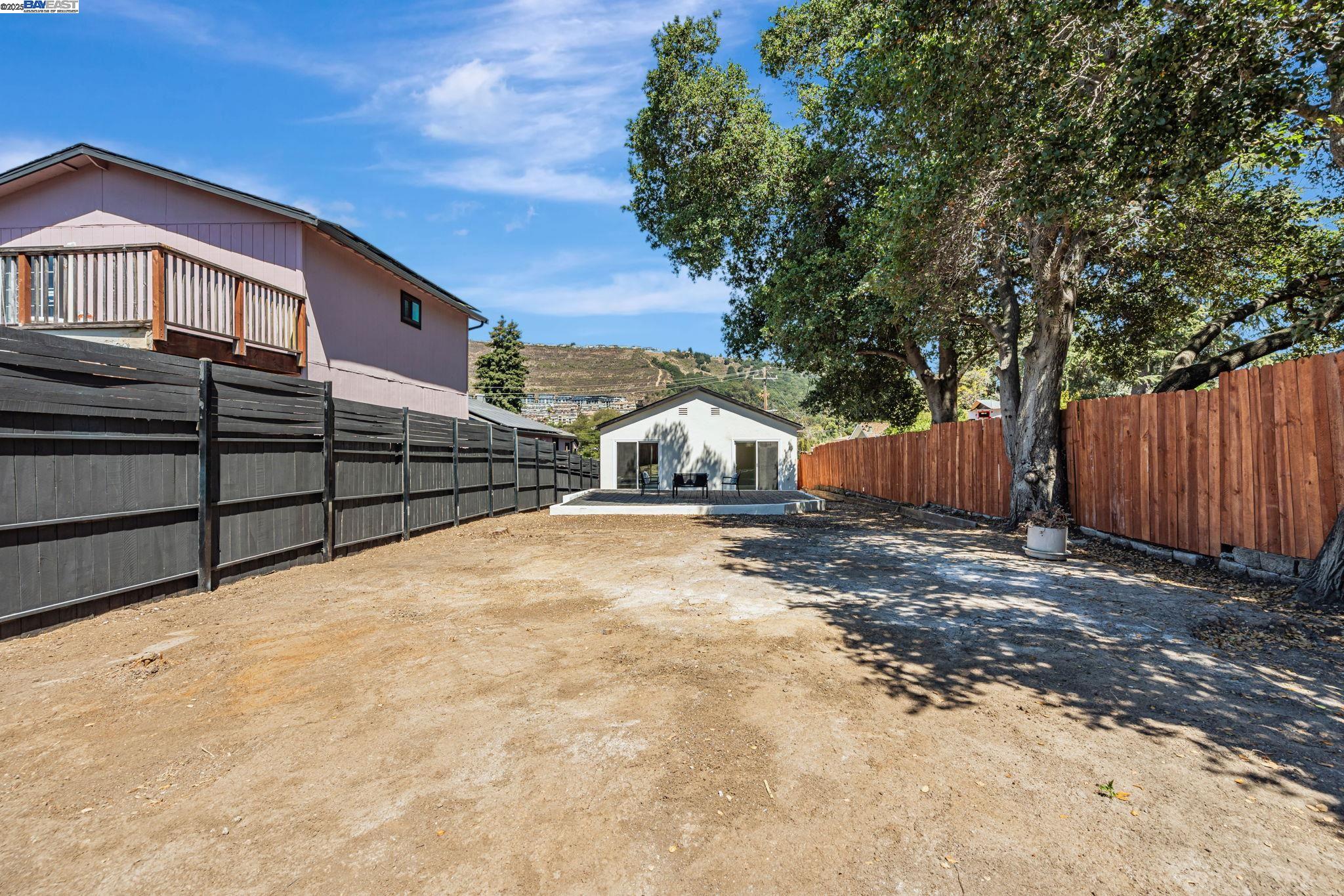 Detail Gallery Image 36 of 36 For 6927 Sunkist Dr, Oakland,  CA 94605 - 4 Beds | 2 Baths