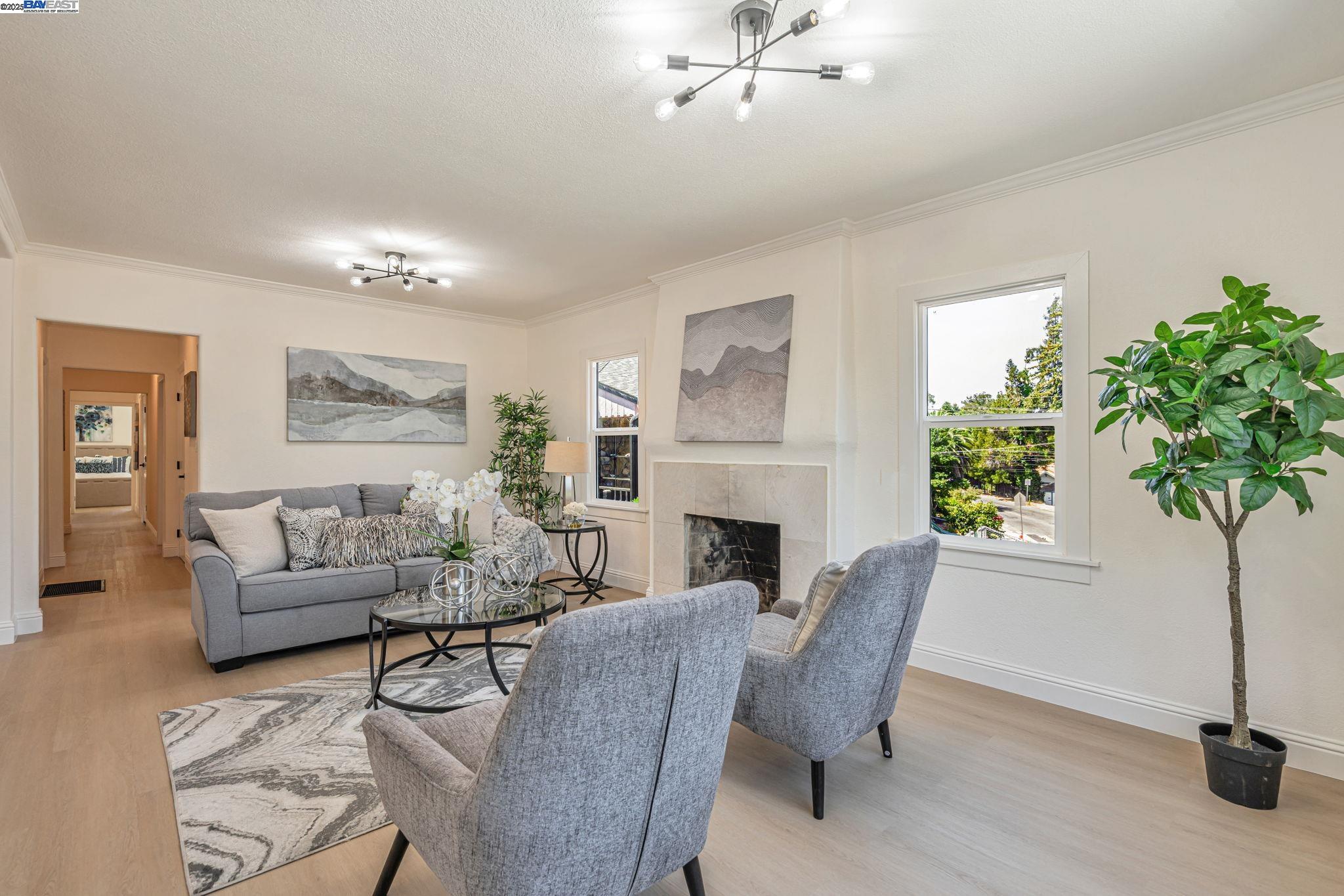 Detail Gallery Image 4 of 36 For 6927 Sunkist Dr, Oakland,  CA 94605 - 4 Beds | 2 Baths