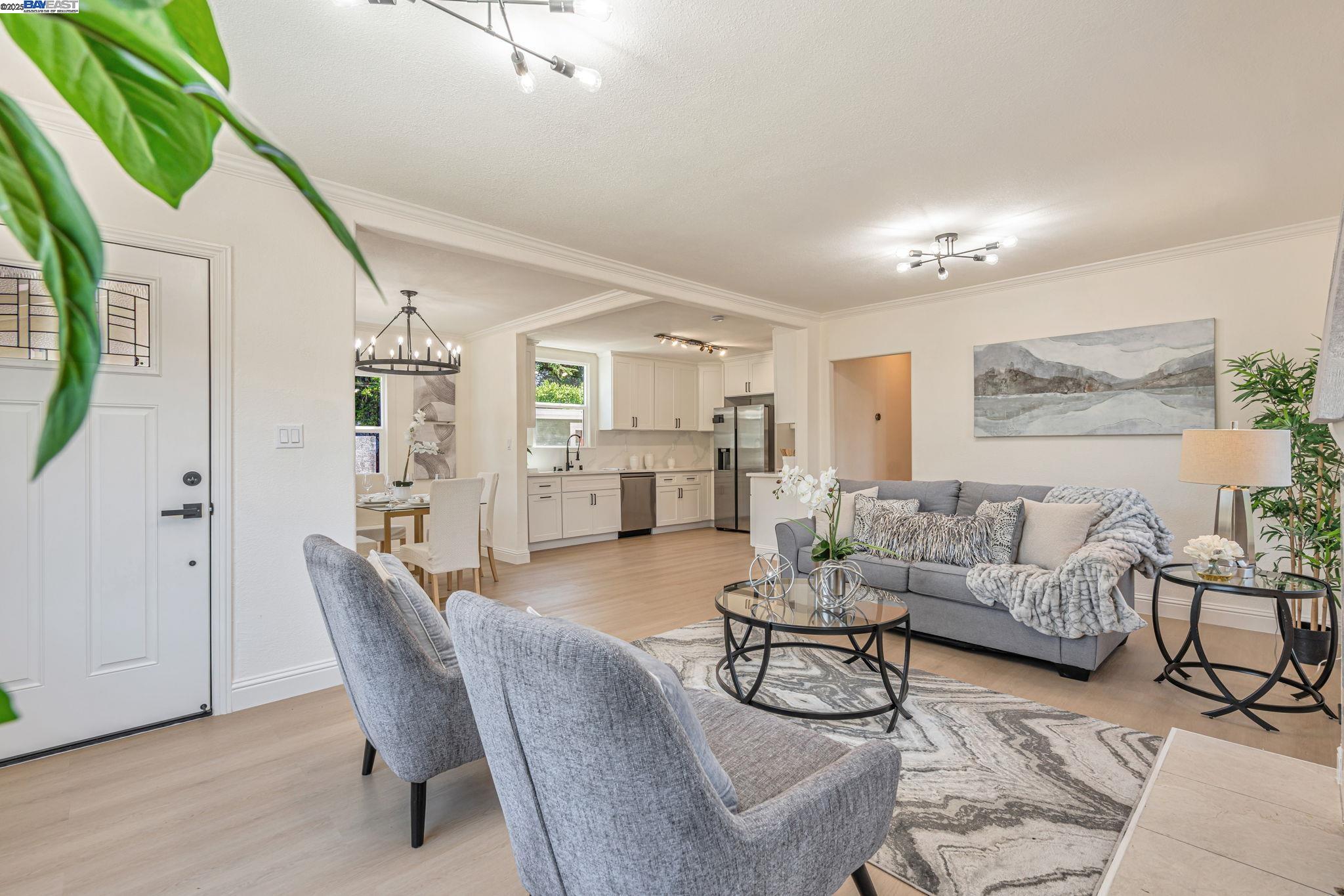 Detail Gallery Image 5 of 36 For 6927 Sunkist Dr, Oakland,  CA 94605 - 4 Beds | 2 Baths