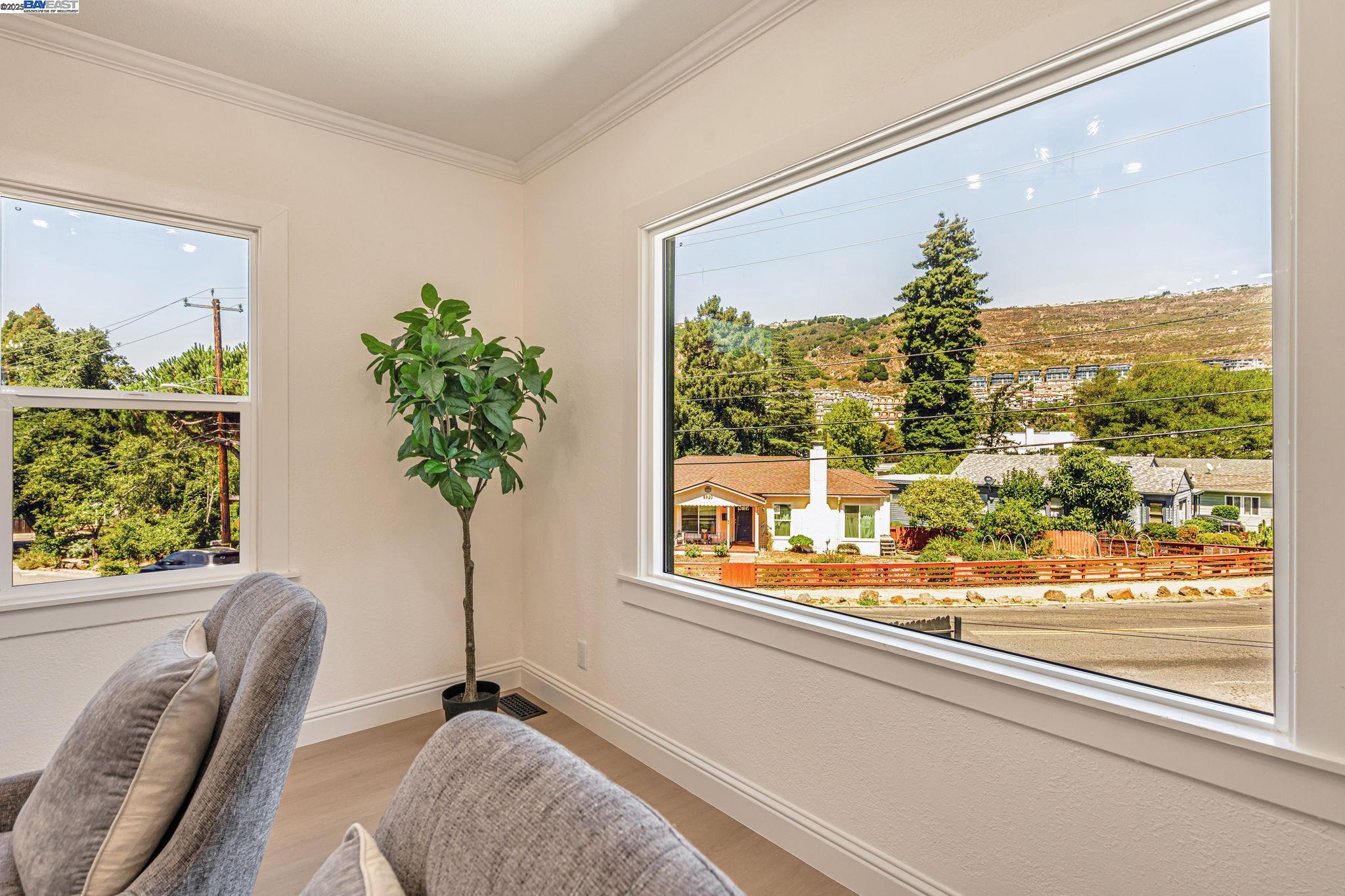 Detail Gallery Image 7 of 36 For 6927 Sunkist Dr, Oakland,  CA 94605 - 4 Beds | 2 Baths