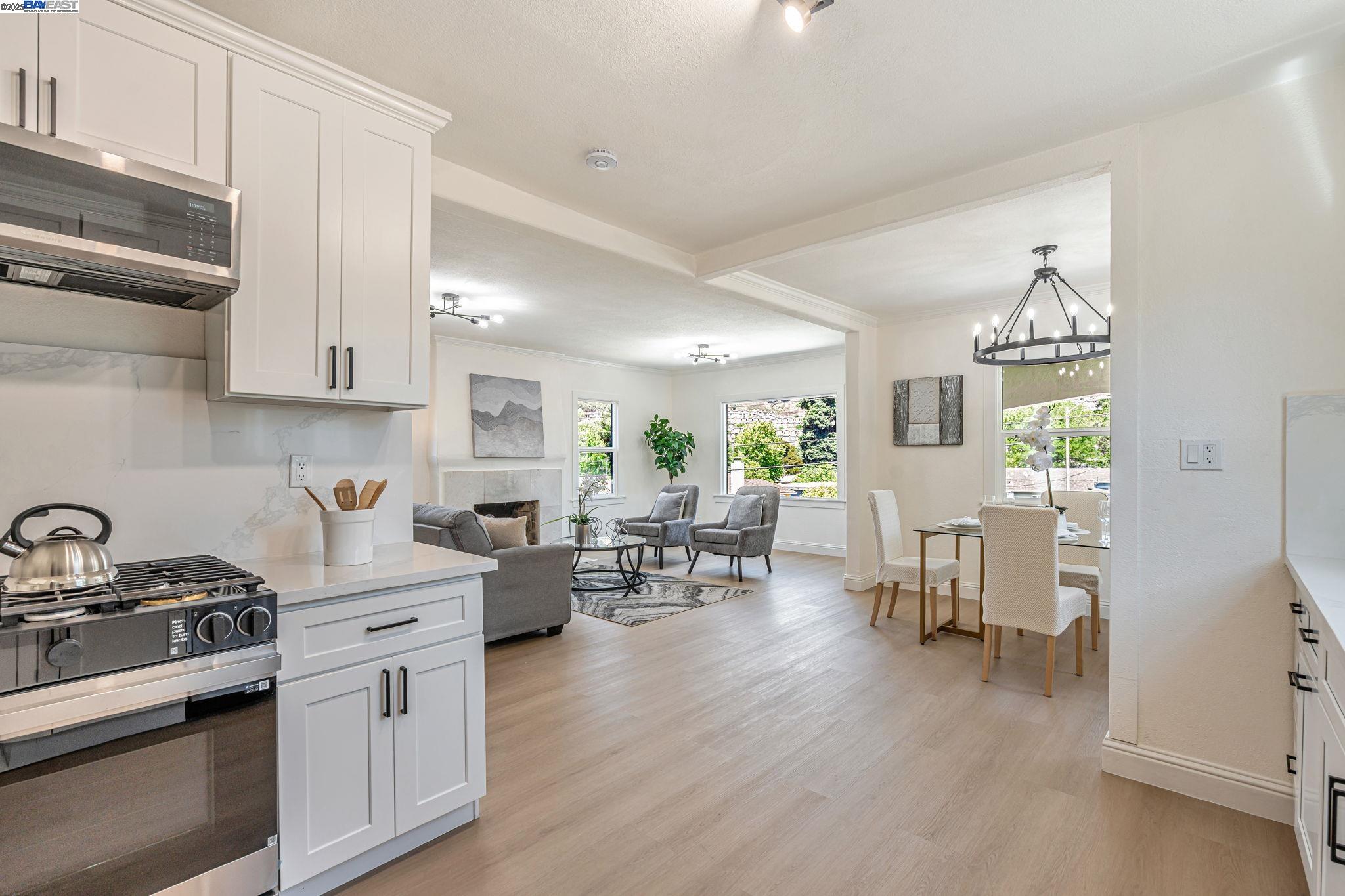 Detail Gallery Image 9 of 36 For 6927 Sunkist Dr, Oakland,  CA 94605 - 4 Beds | 2 Baths