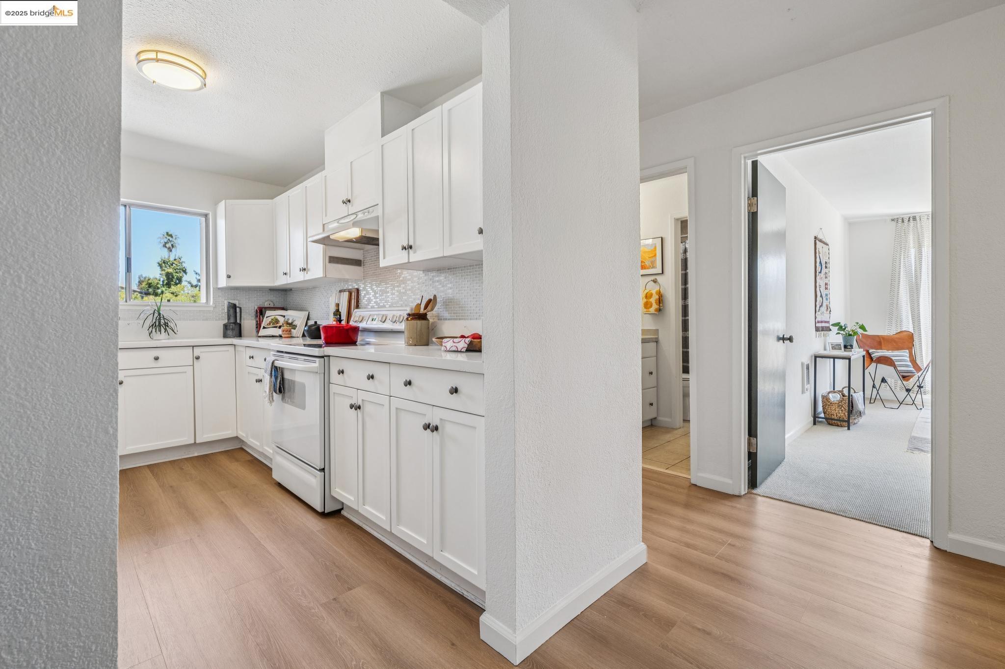 Detail Gallery Image 12 of 34 For 466 Crescent St #401,  Oakland,  CA 94610 - 3 Beds | 2 Baths