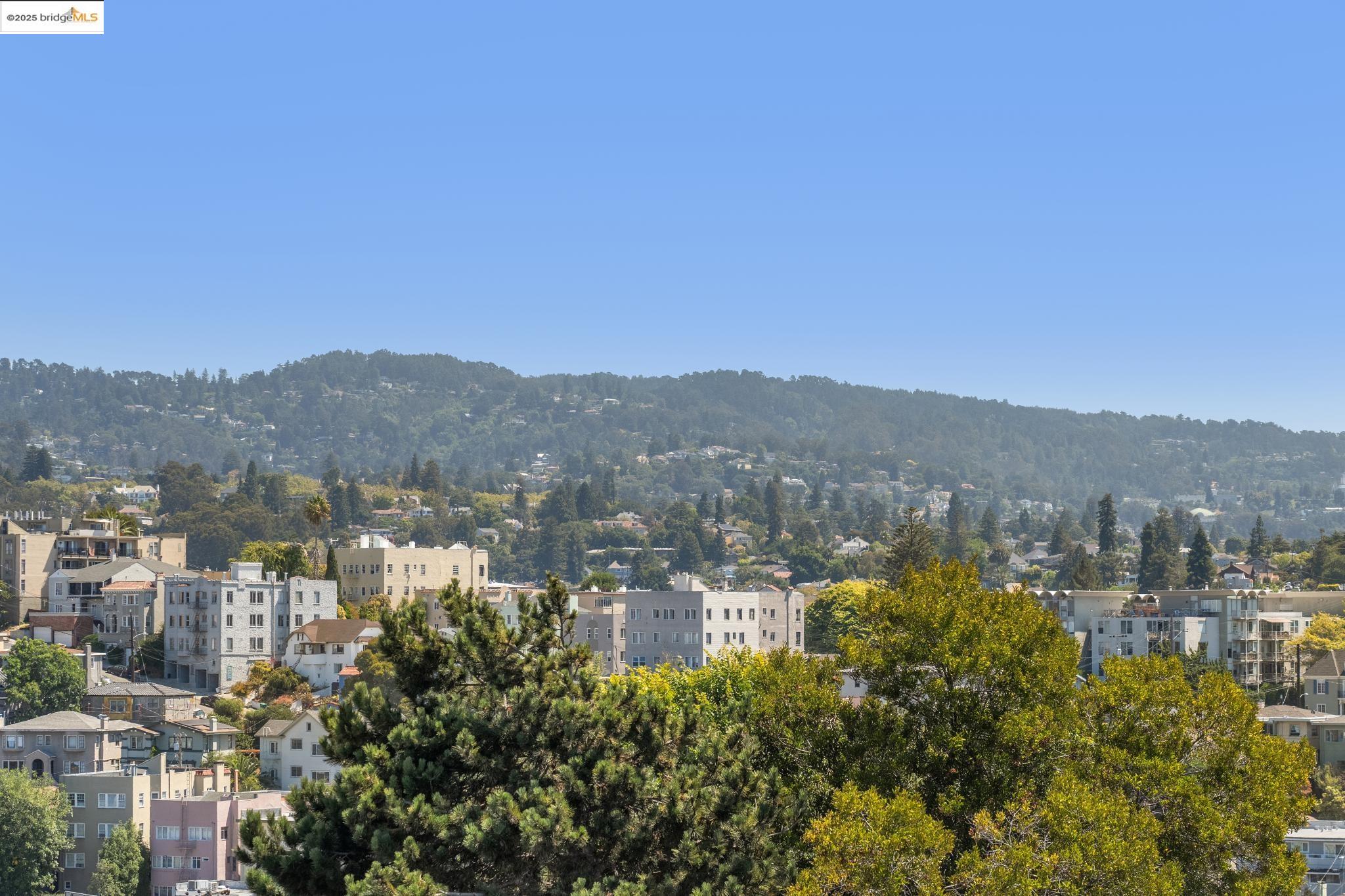Detail Gallery Image 16 of 34 For 466 Crescent St #401,  Oakland,  CA 94610 - 3 Beds | 2 Baths