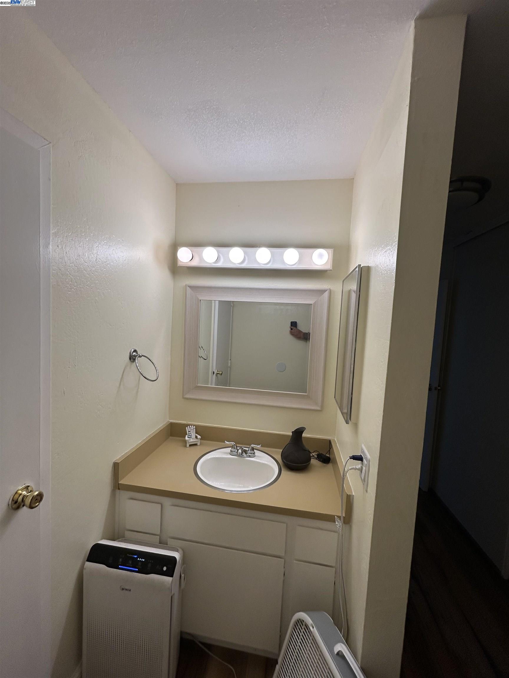 Detail Gallery Image 14 of 15 For 900 Southhampton Rd #24,  Benicia,  CA 94510 - 3 Beds | 1/1 Baths