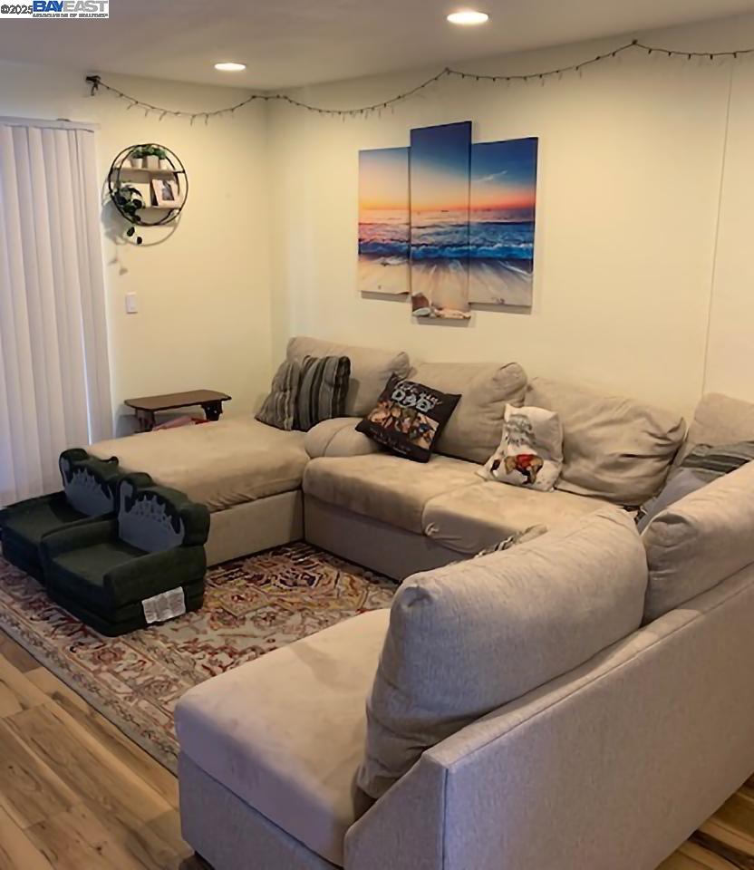 Detail Gallery Image 3 of 10 For 900 Southhampton Rd #24,  Benicia,  CA 94510 - 3 Beds | 1/1 Baths