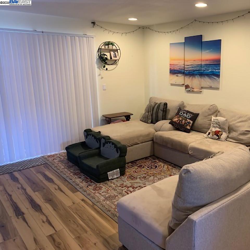 Detail Gallery Image 7 of 10 For 900 Southhampton Rd #24,  Benicia,  CA 94510 - 3 Beds | 1/1 Baths