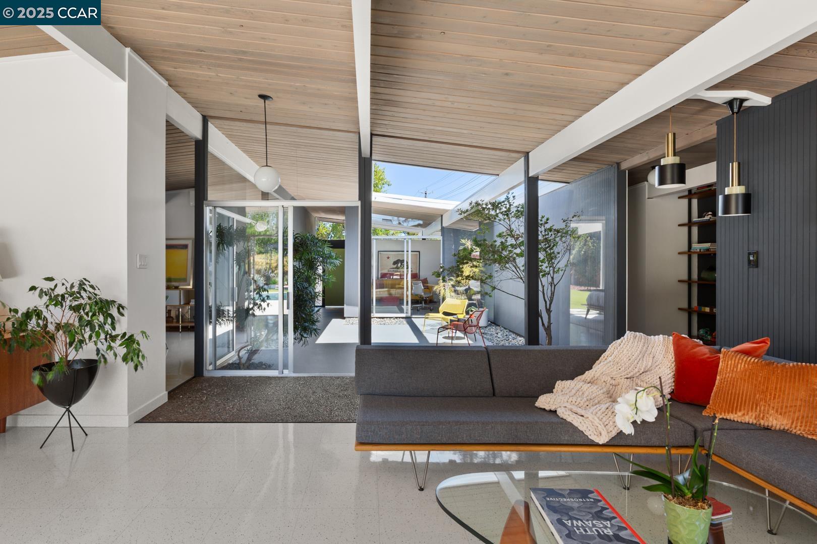 Detail Gallery Image 12 of 60 For 3772 Gainsborough Dr, Concord,  CA 94518 - 4 Beds | 2 Baths
